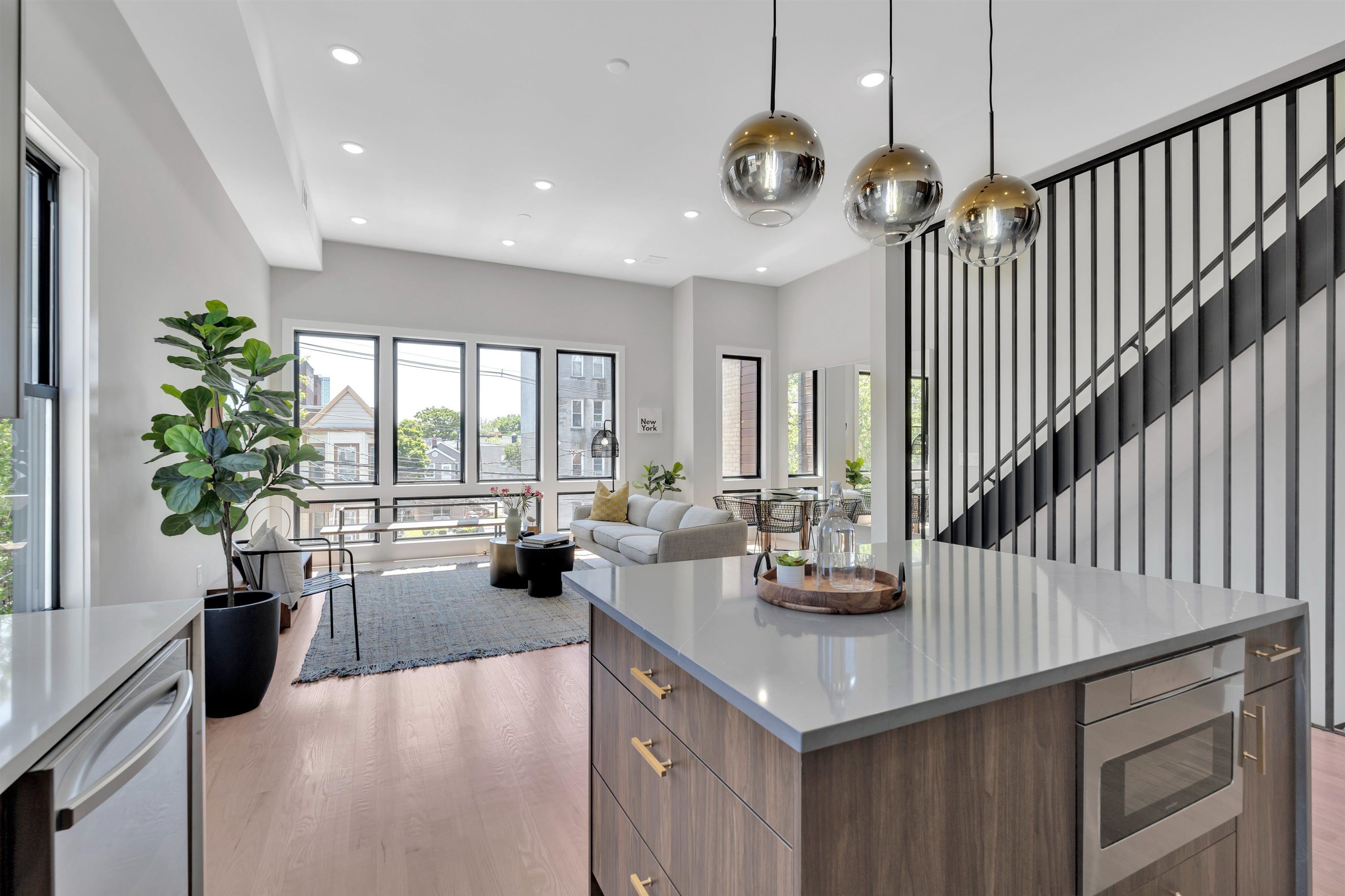 134 MANHATTAN AVE Unit: 2