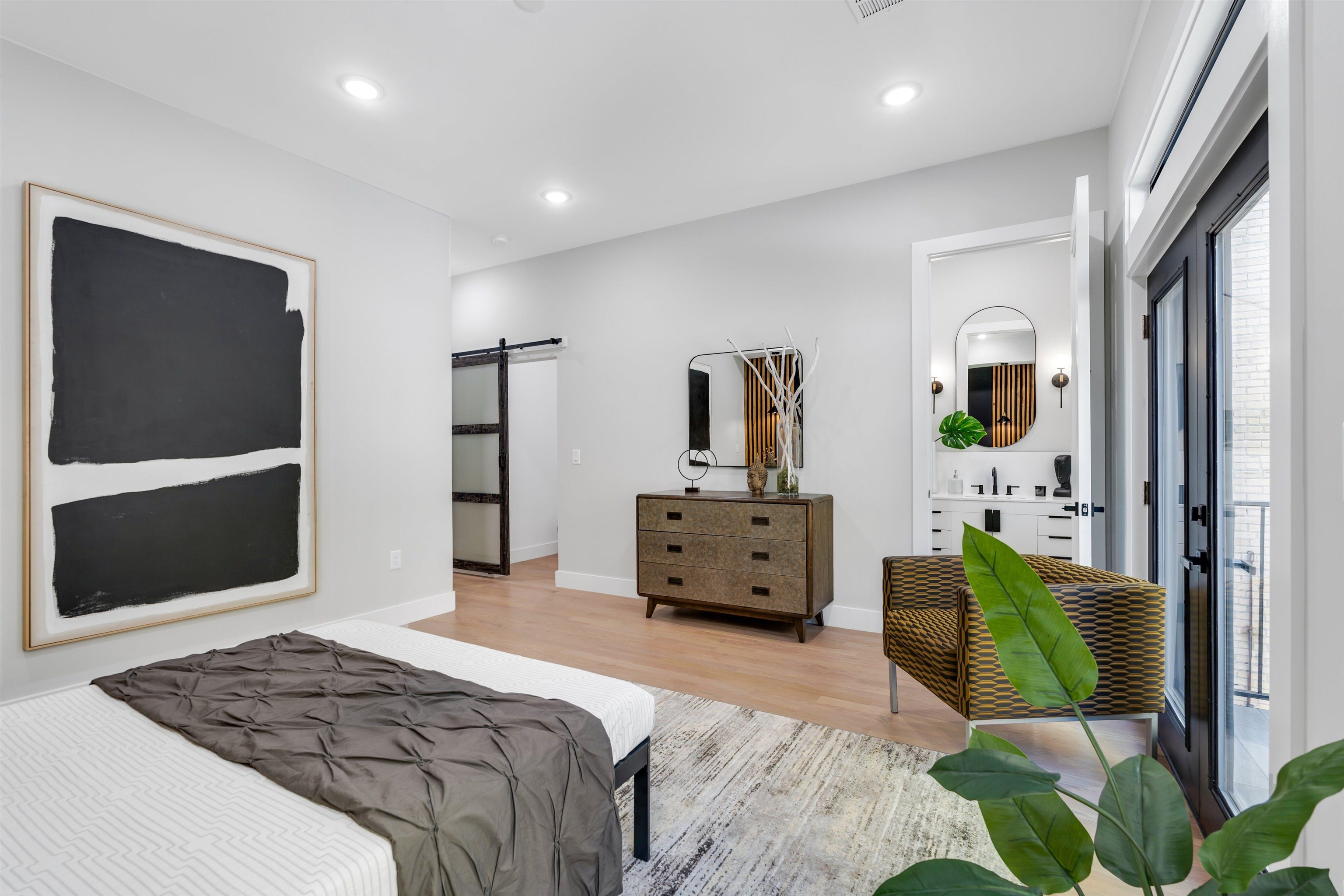 134 MANHATTAN AVE Unit: 2
