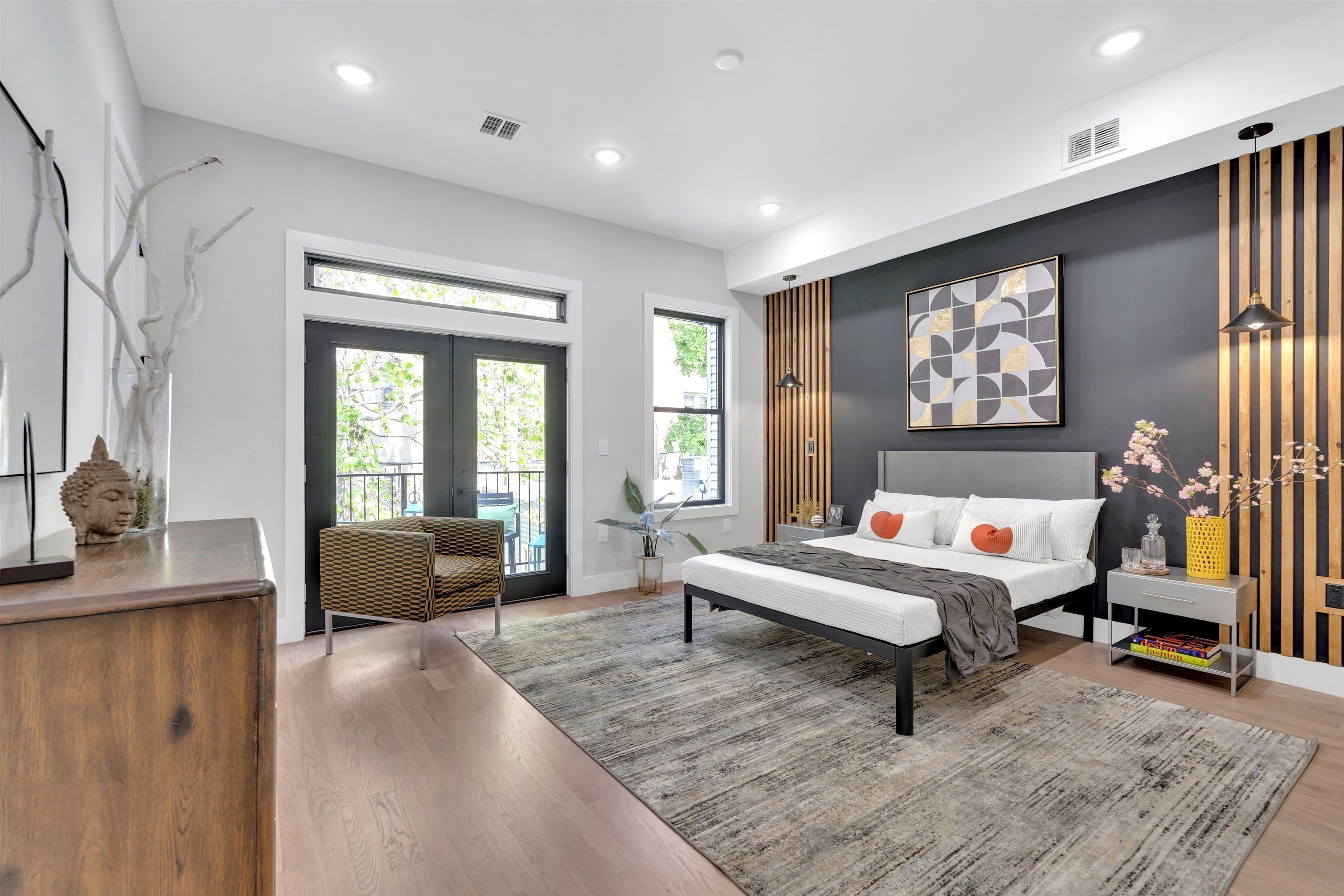 134 MANHATTAN AVE Unit: 2