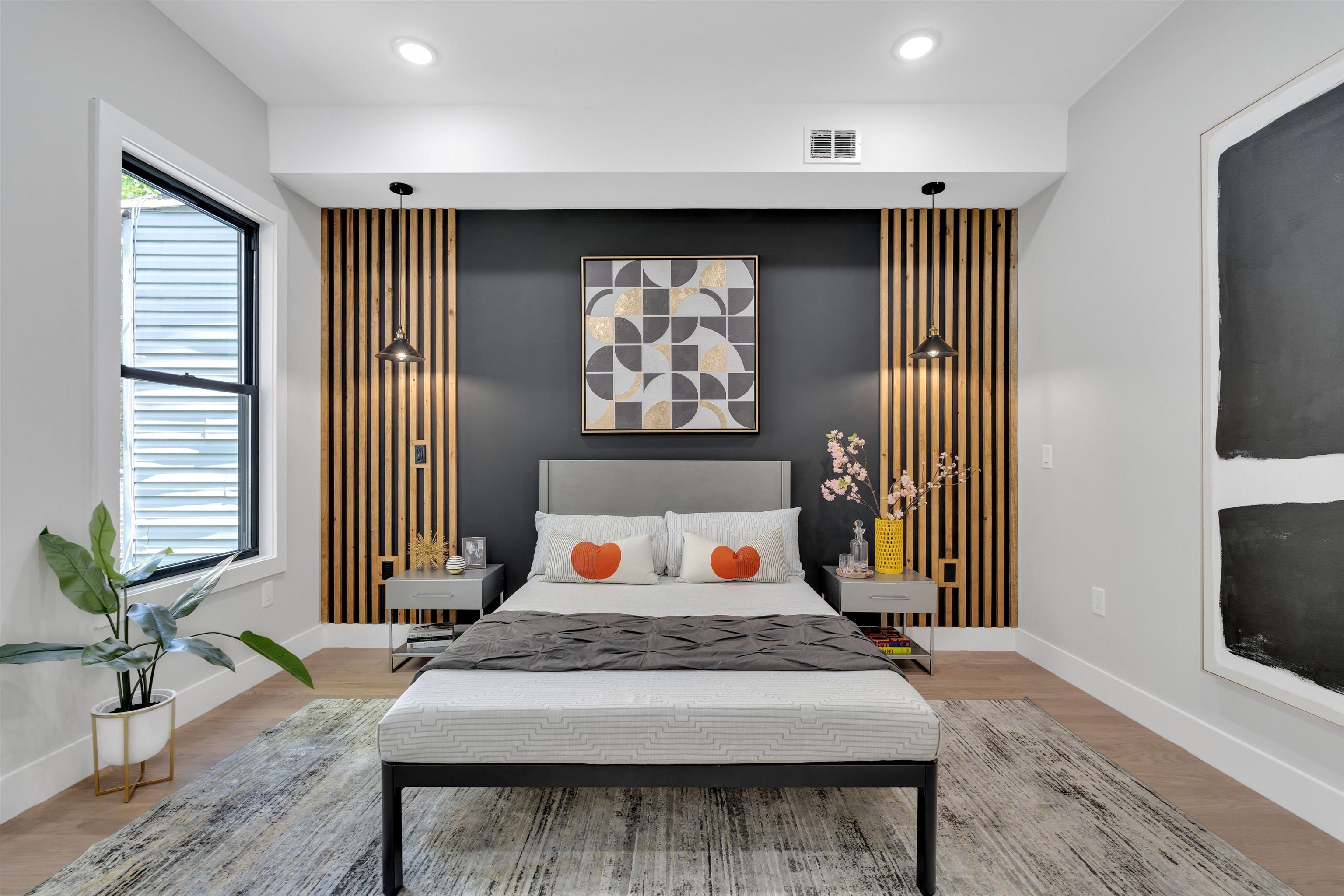 134 MANHATTAN AVE Unit: 2