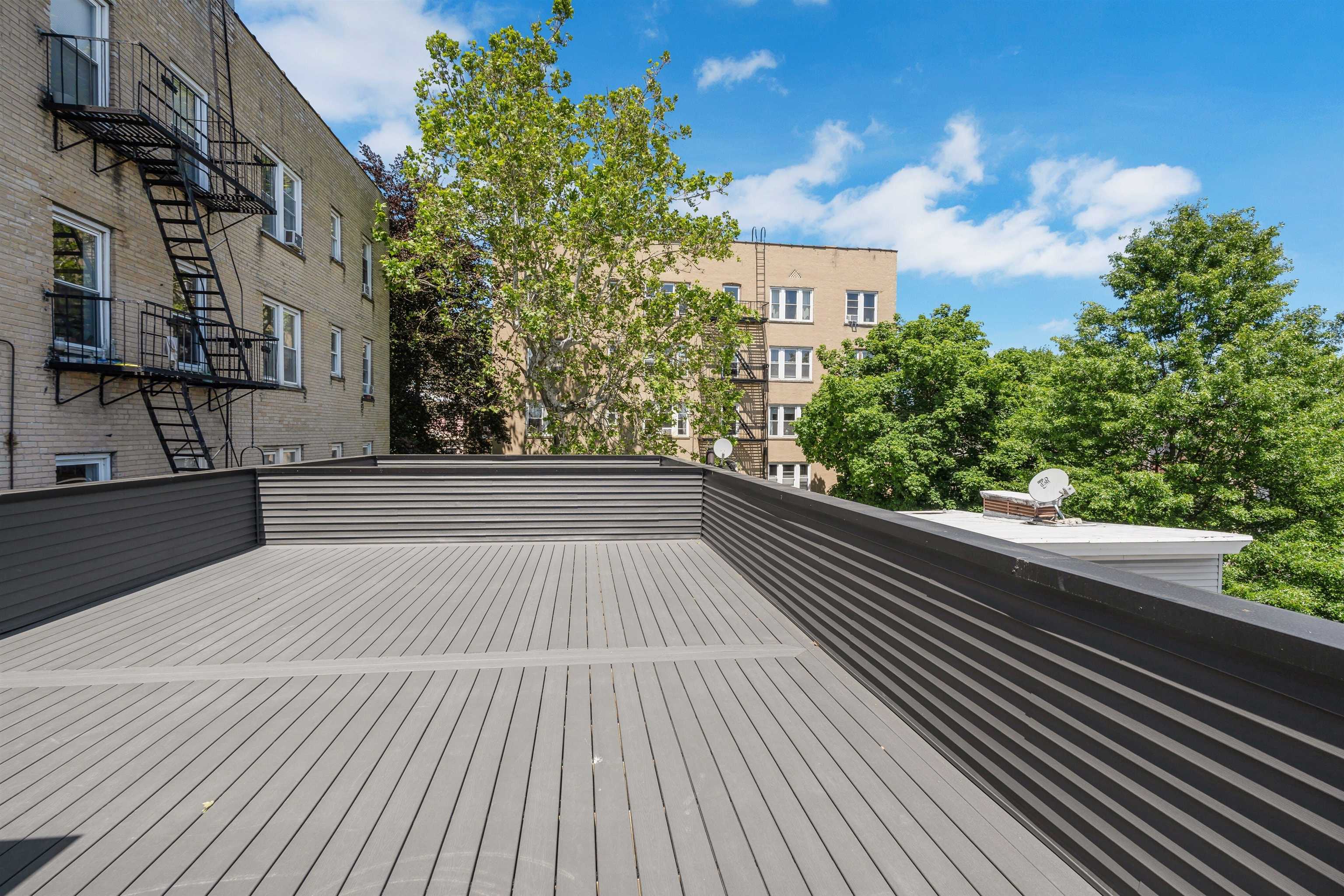 134 MANHATTAN AVE Unit: 2