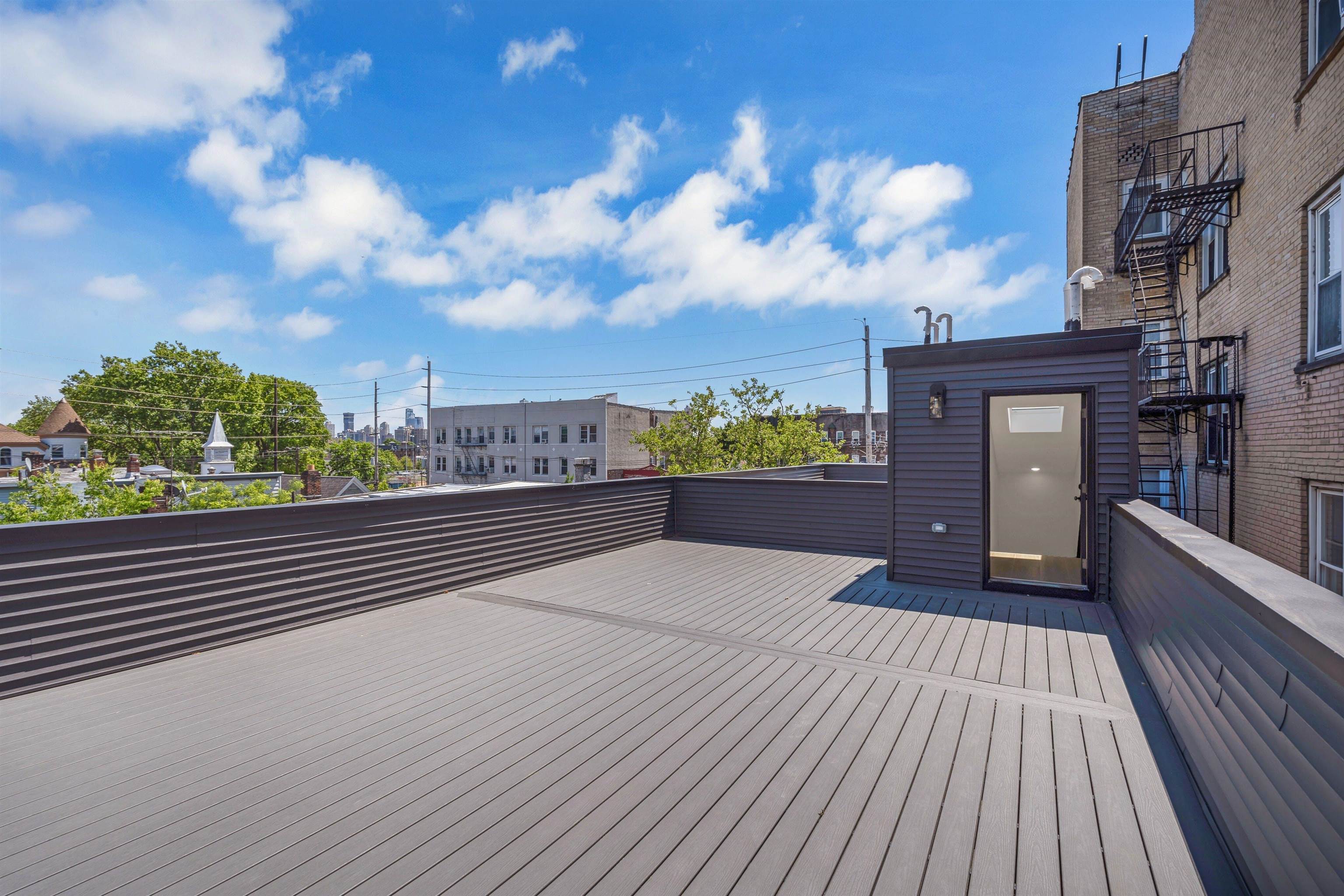 134 MANHATTAN AVE Unit: 2