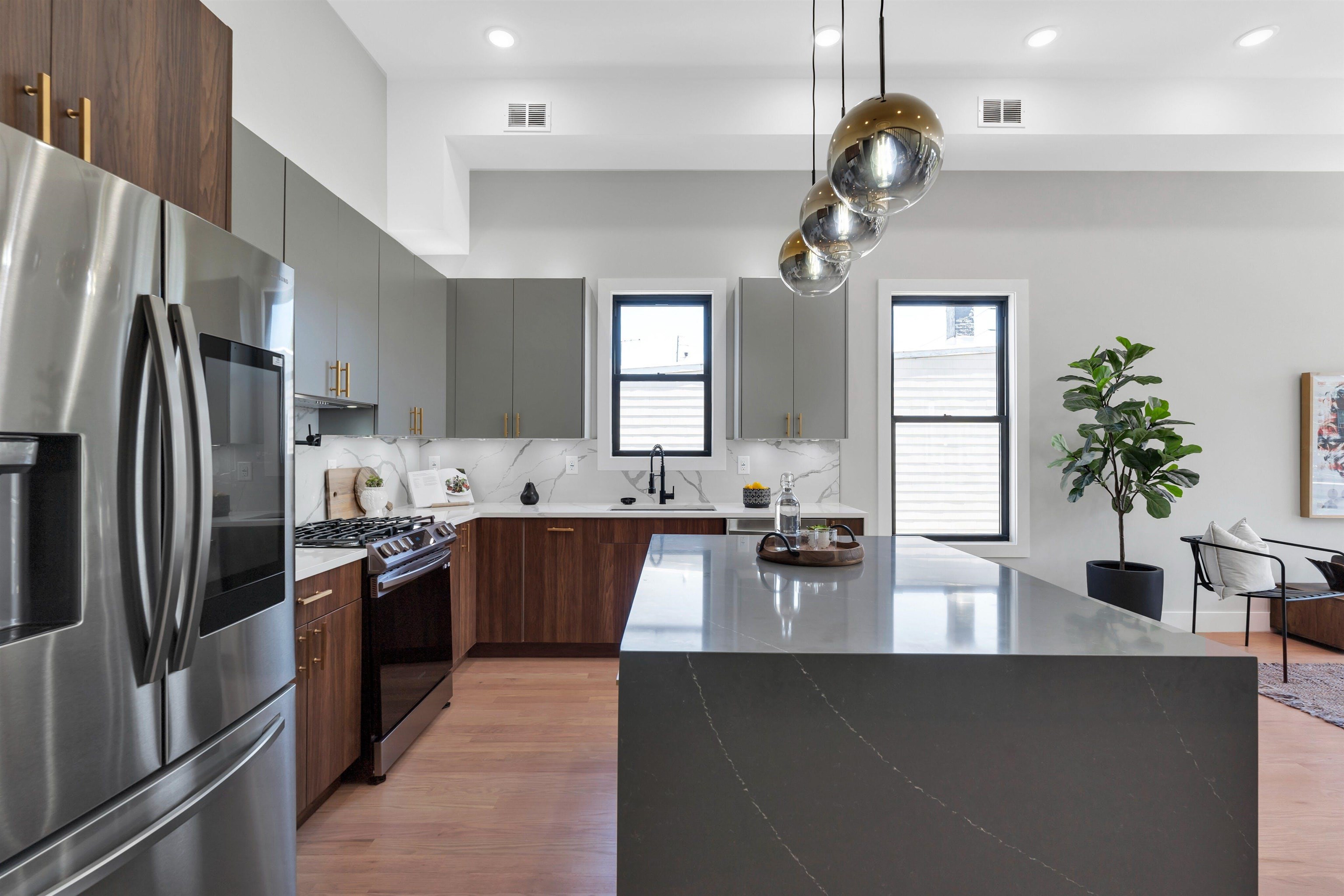 134 MANHATTAN AVE Unit: 2
