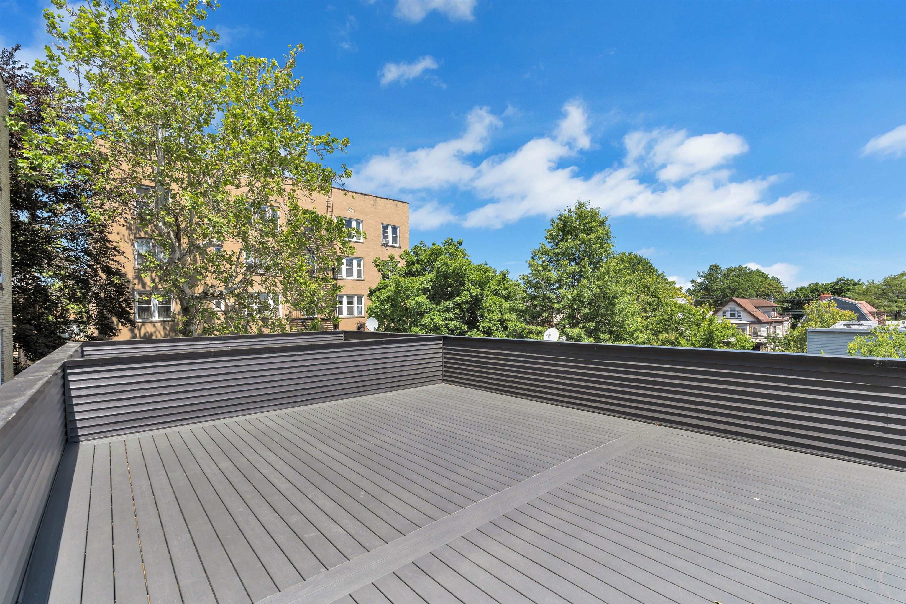 134 MANHATTAN AVE Unit: 2