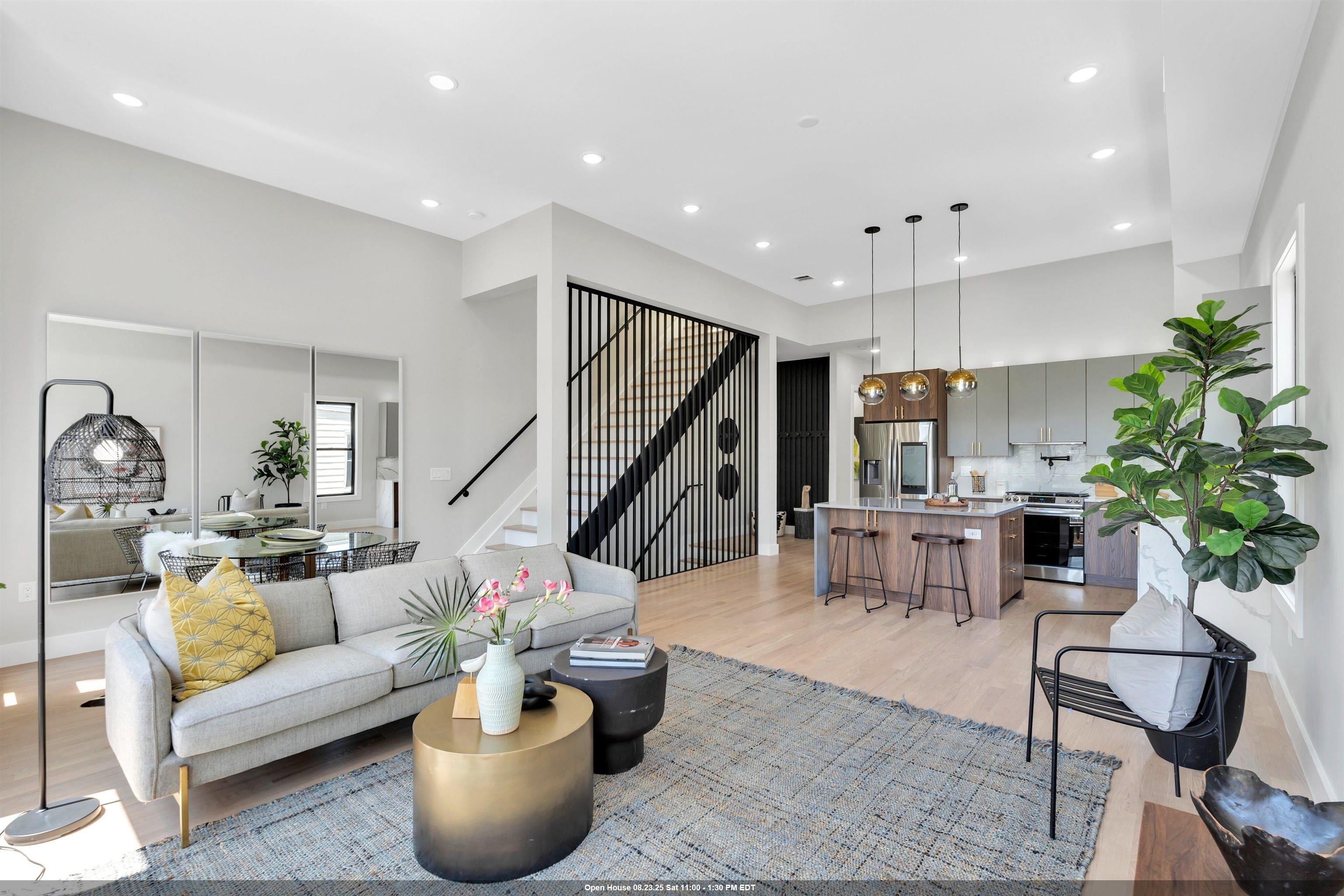134 MANHATTAN AVE Unit: 2