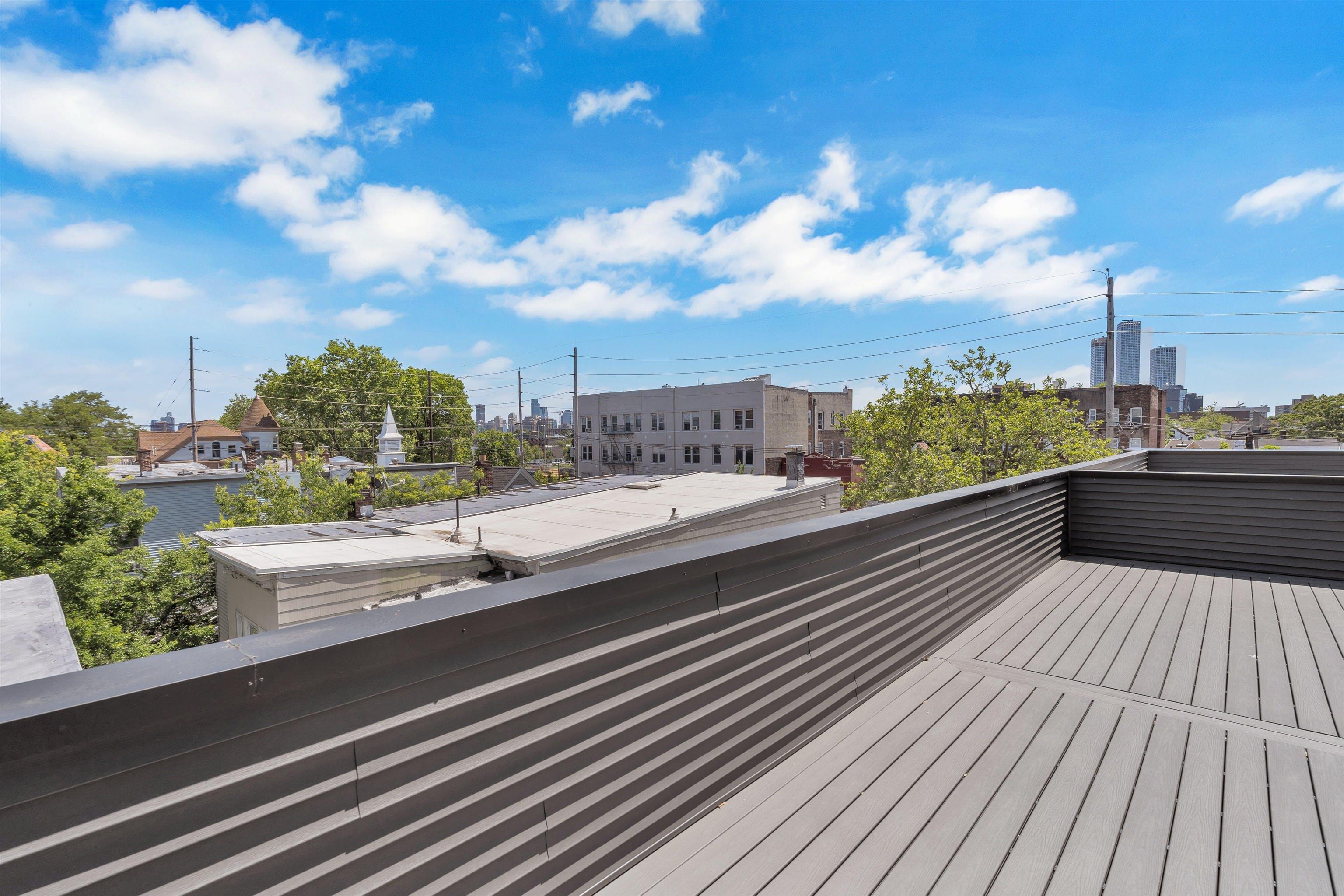 134 MANHATTAN AVE Unit: 2