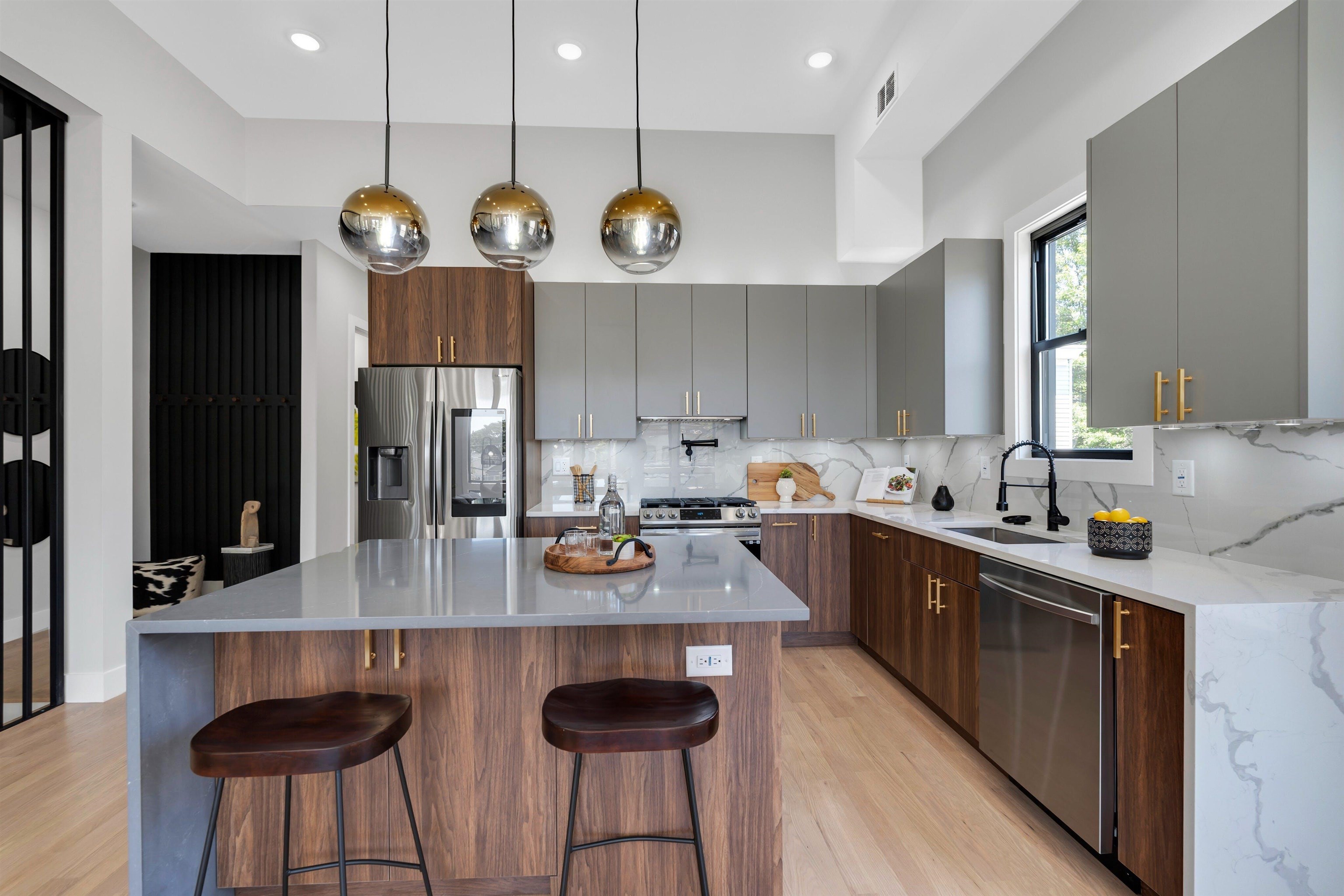 134 MANHATTAN AVE Unit: 2