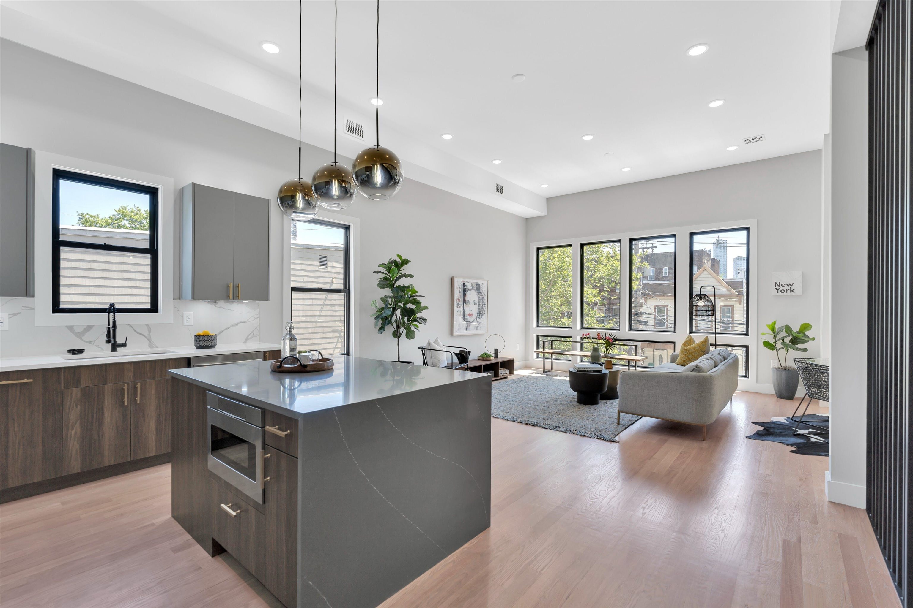 134 MANHATTAN AVE Unit: 2