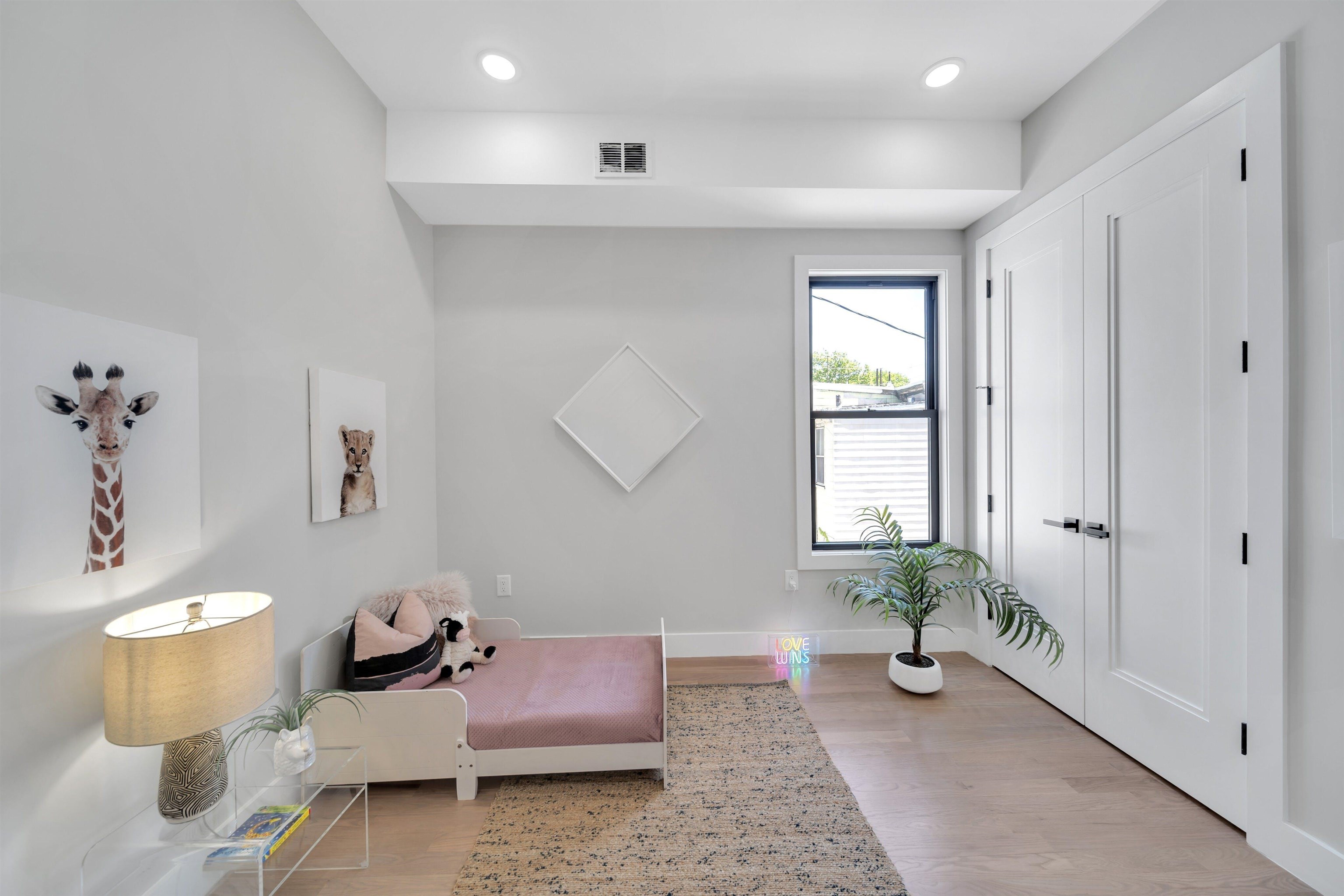 134 MANHATTAN AVE Unit: 2