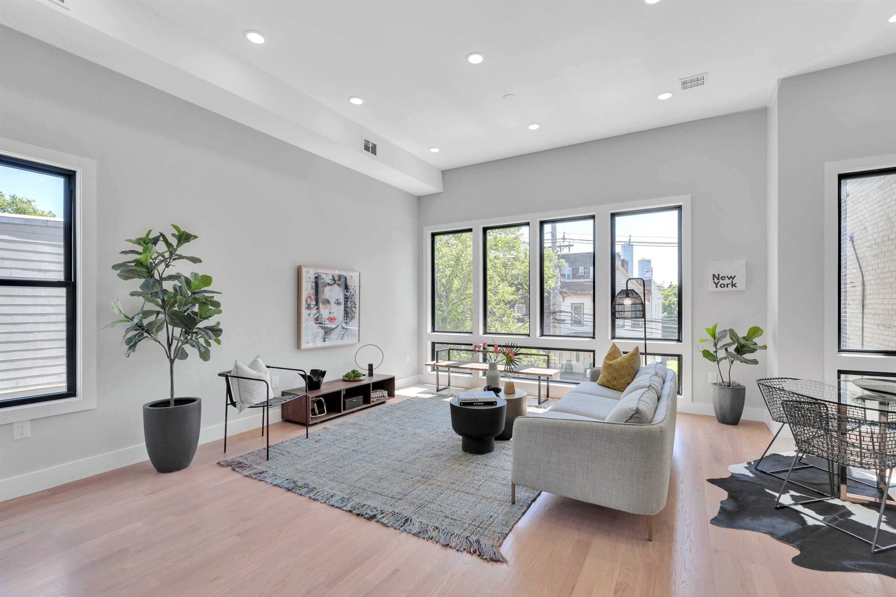 134 MANHATTAN AVE Unit: 2