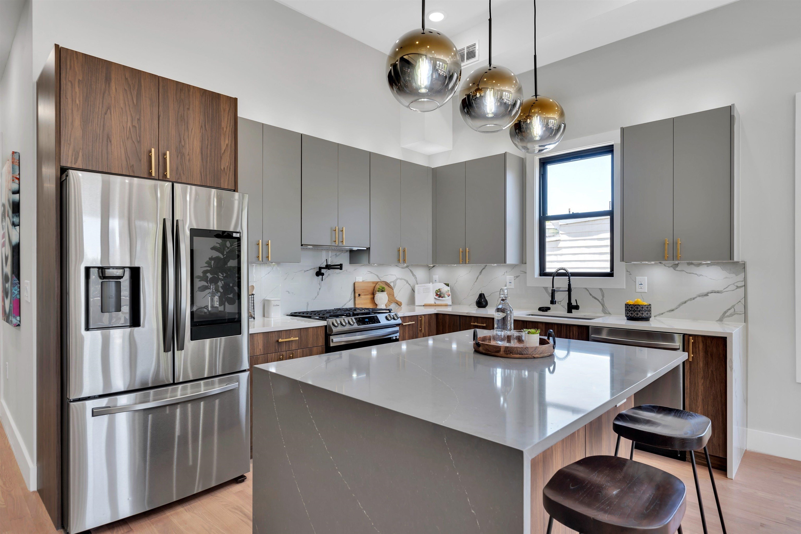 134 MANHATTAN AVE Unit: 2