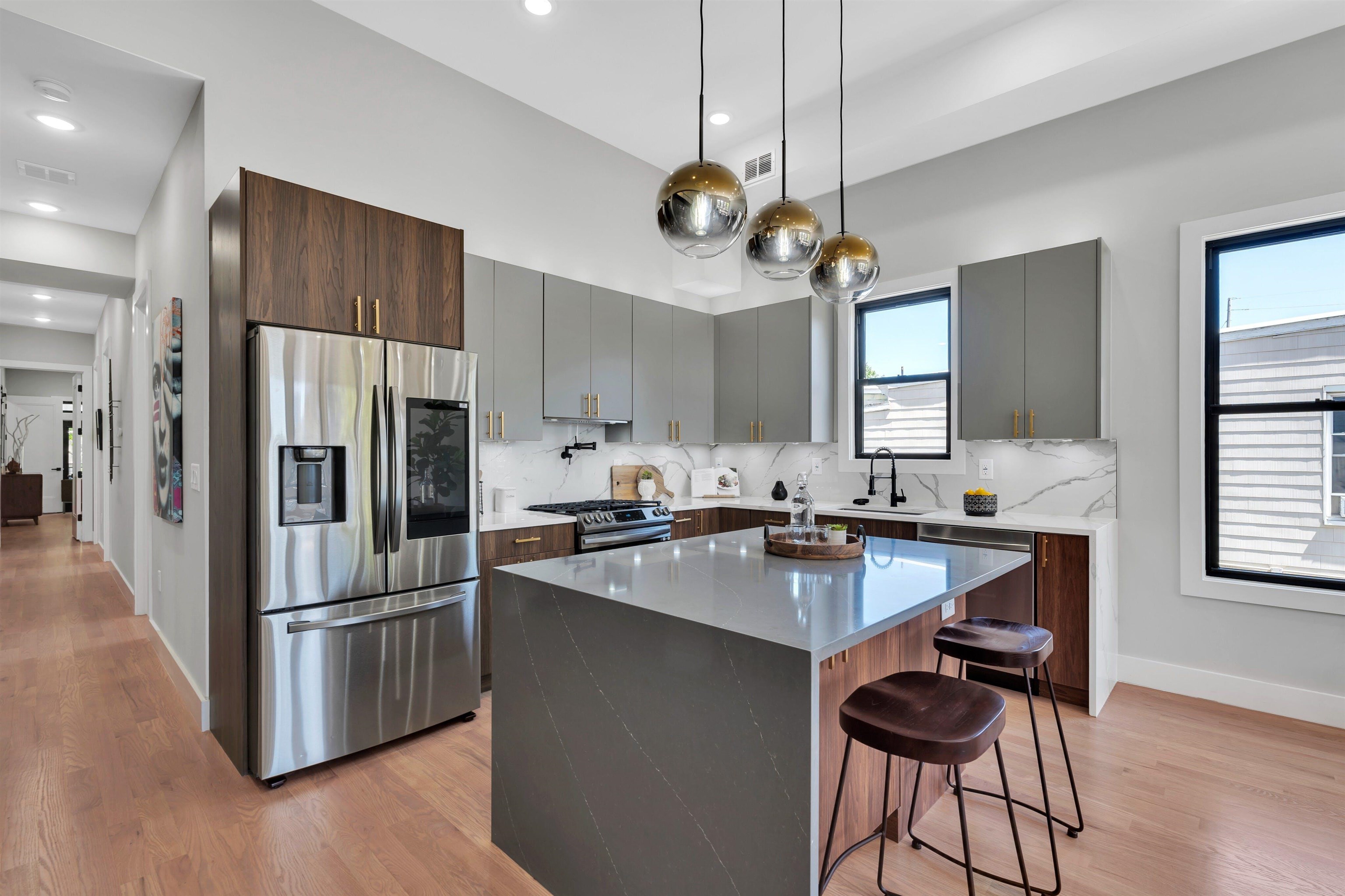 134 MANHATTAN AVE Unit: 2