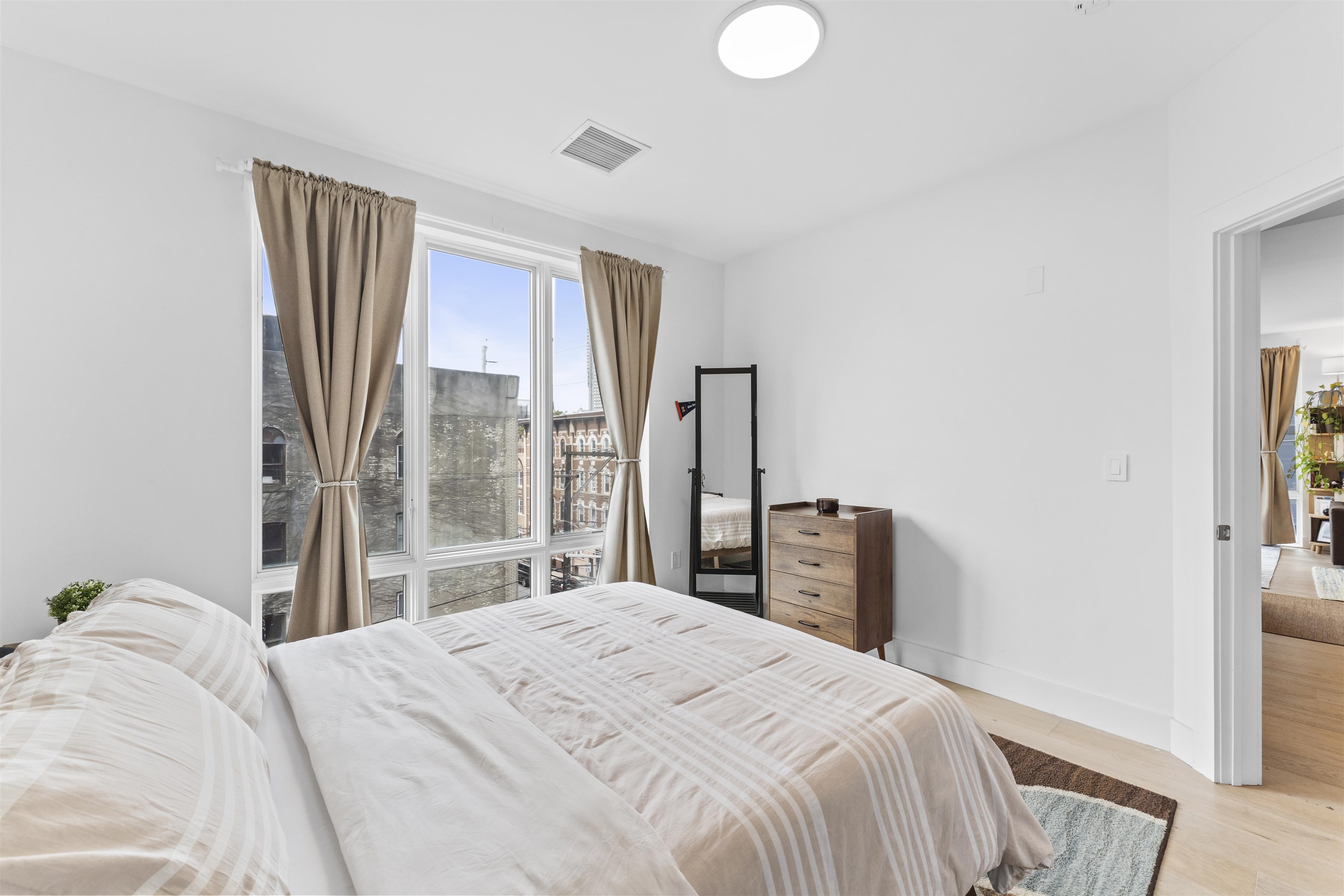 348 BALDWIN AVE Unit: 402