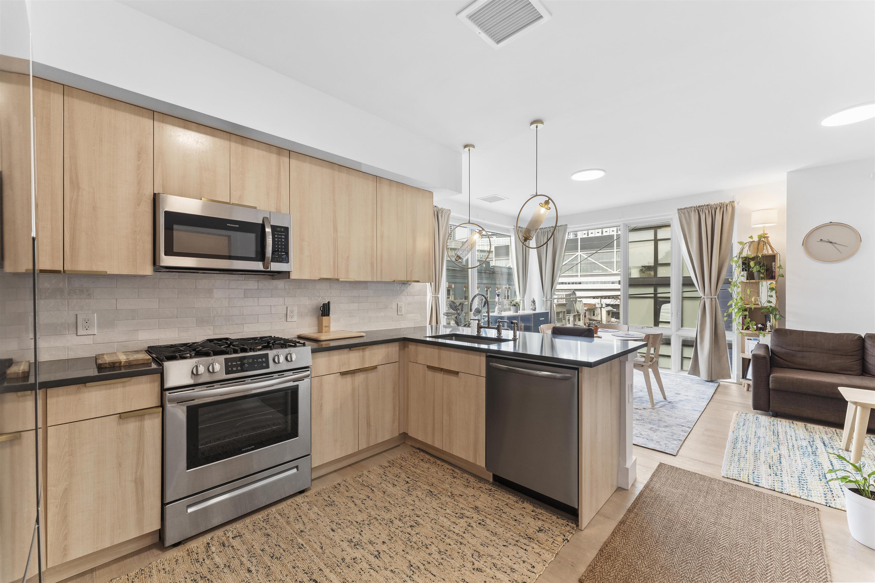 348 BALDWIN AVE Unit: 402