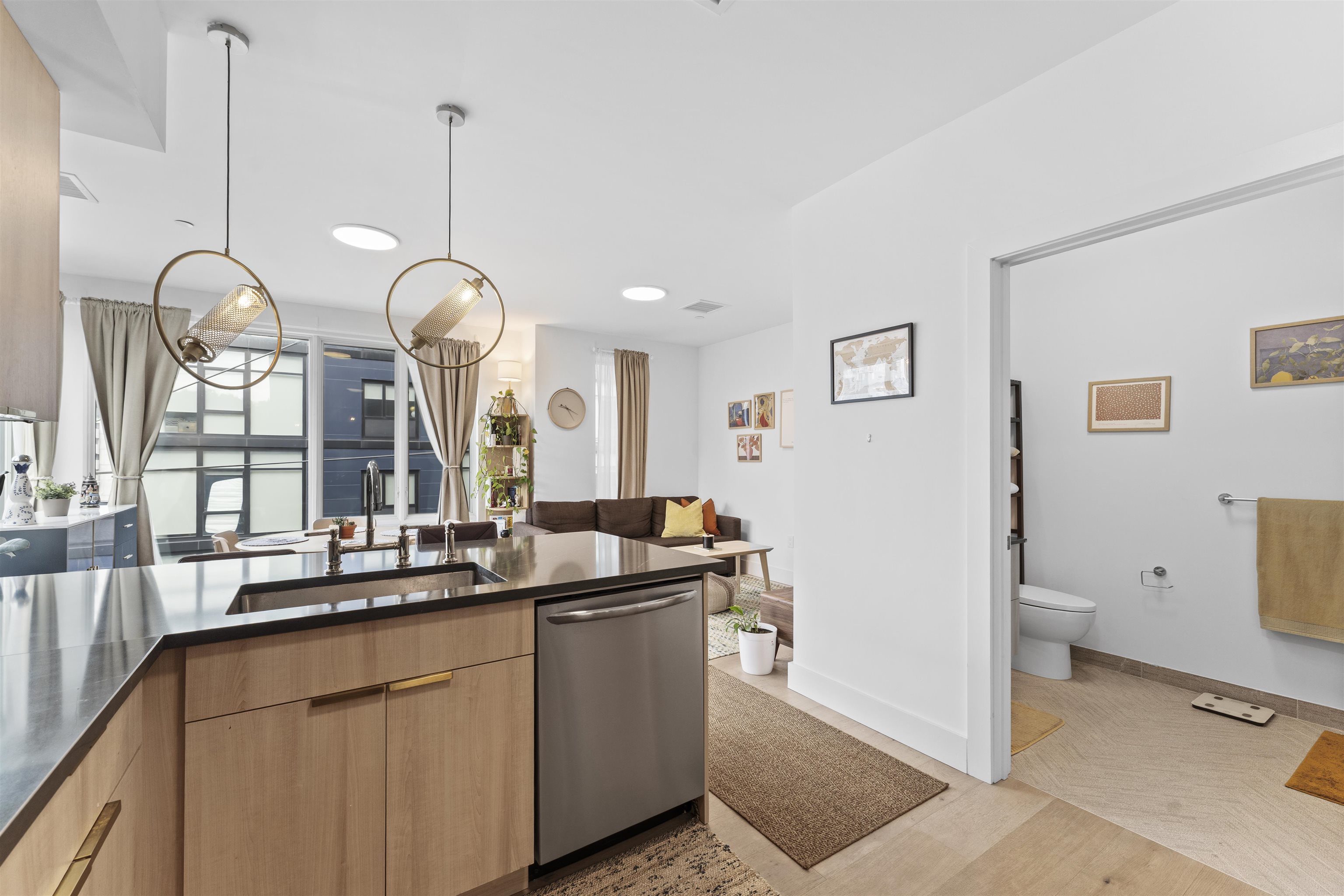 348 BALDWIN AVE Unit: 402