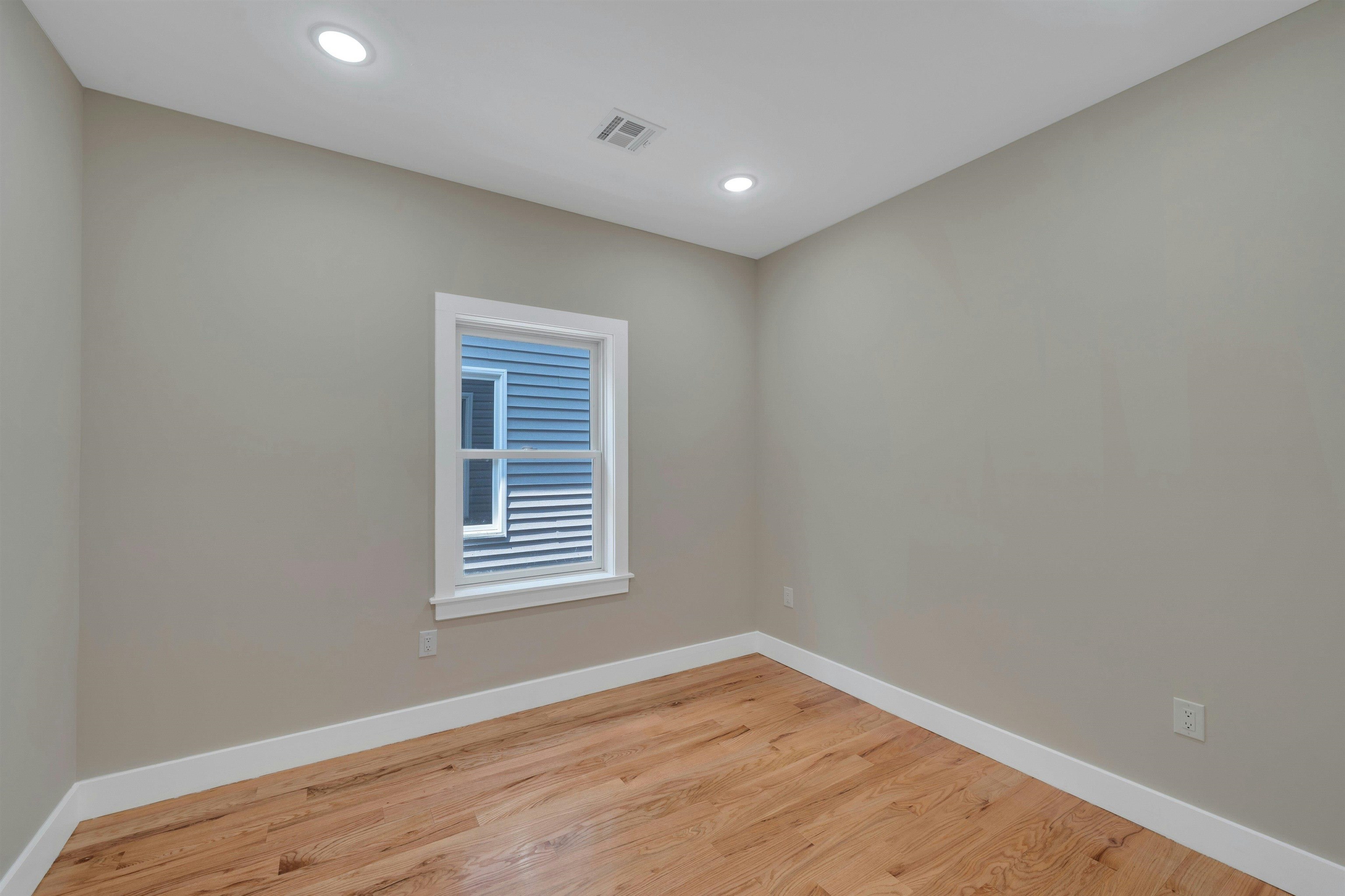 275 PEARSALL AVE Unit: 2