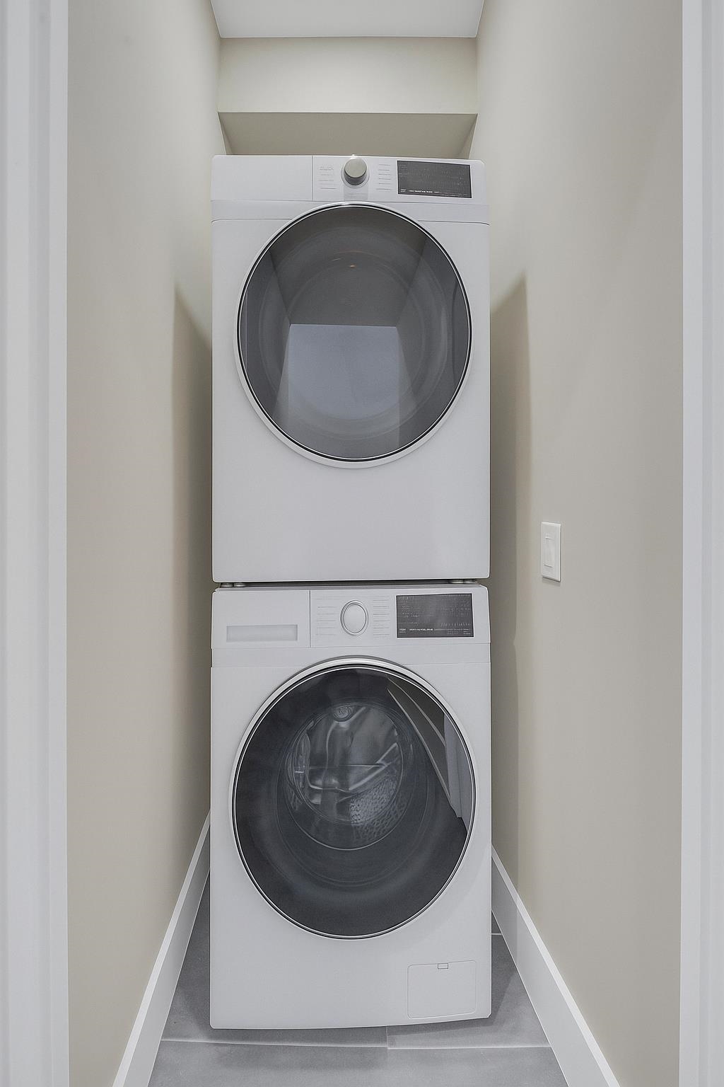 275 PEARSALL AVE Unit: 2