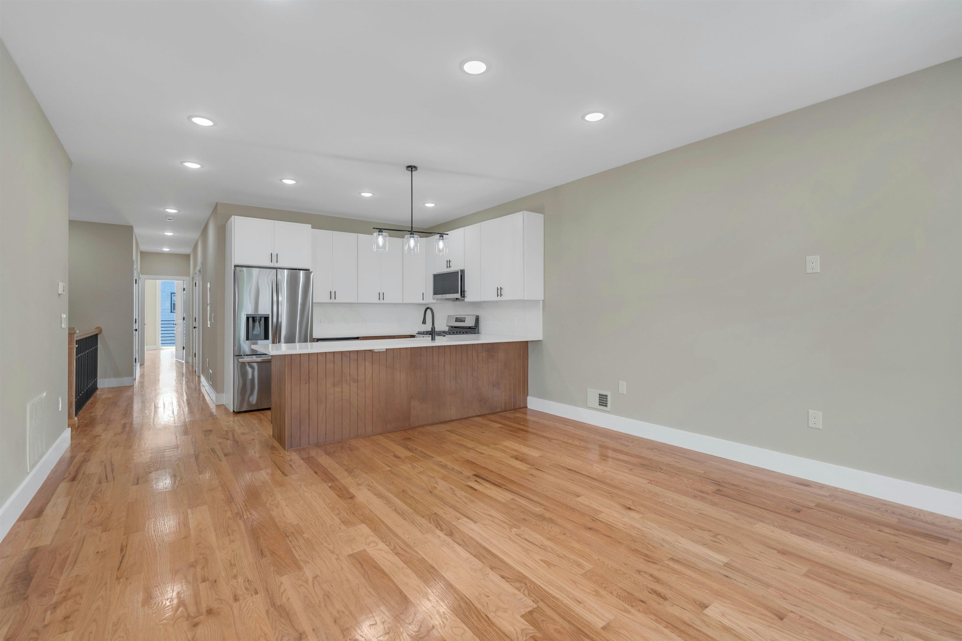 275 PEARSALL AVE Unit: 2