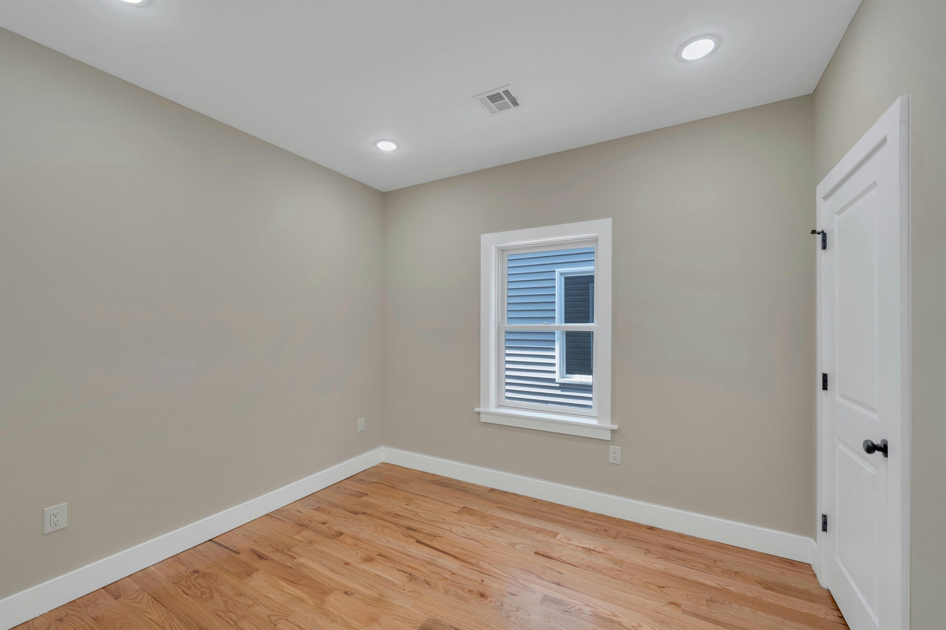 275 PEARSALL AVE Unit: 2