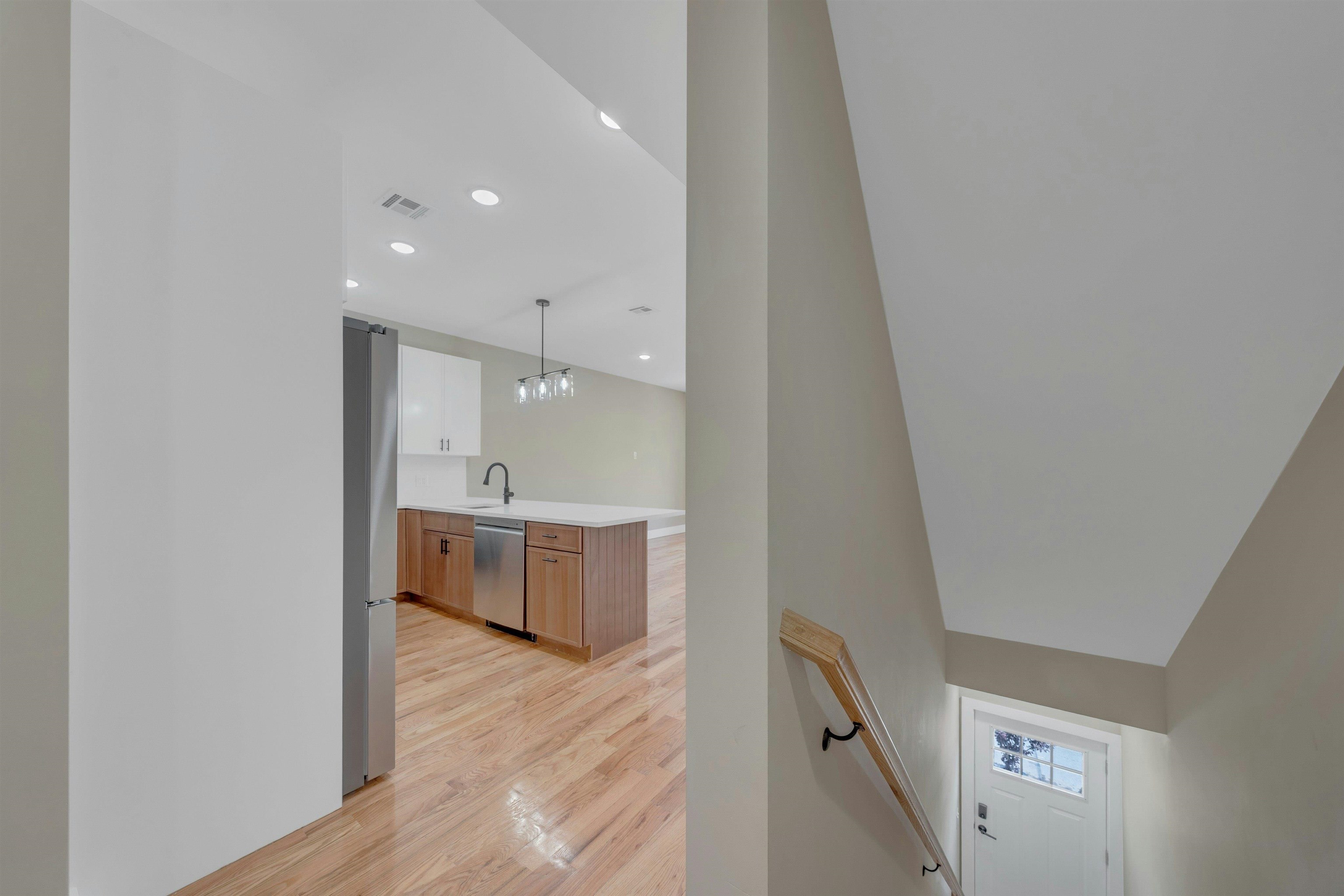 275 PEARSALL AVE Unit: 2