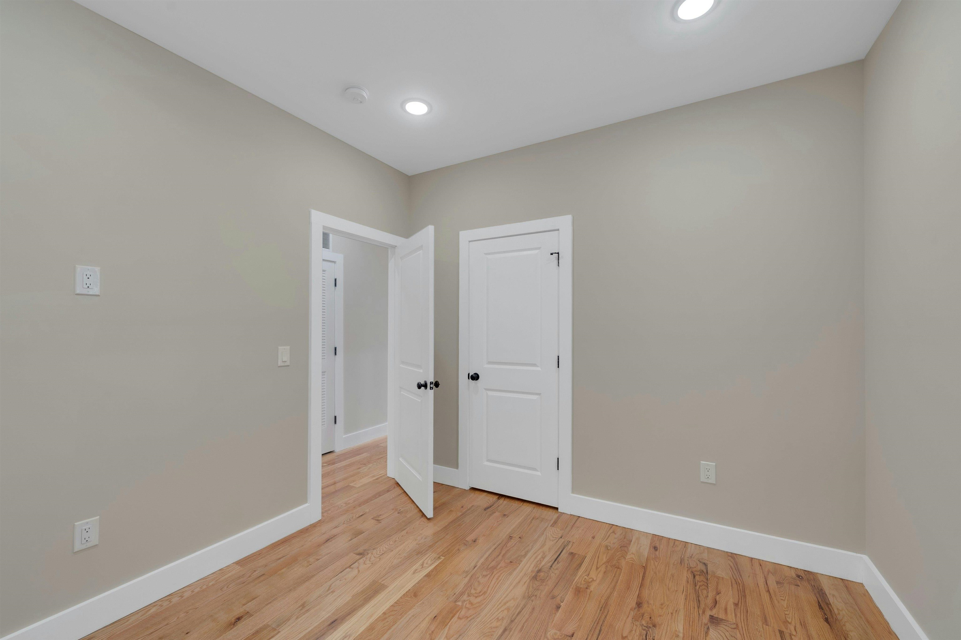 275 PEARSALL AVE Unit: 2