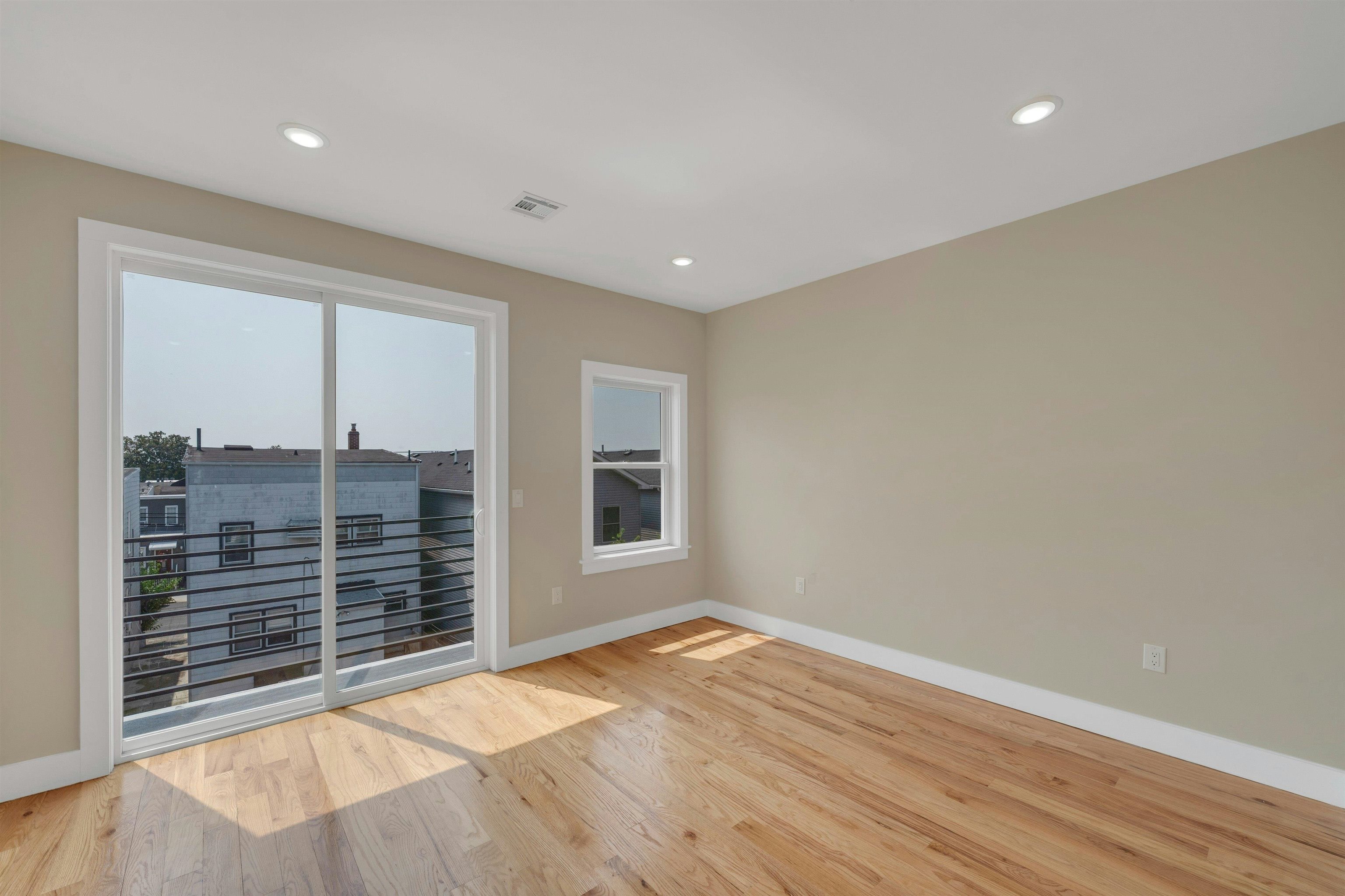 275 PEARSALL AVE Unit: 2