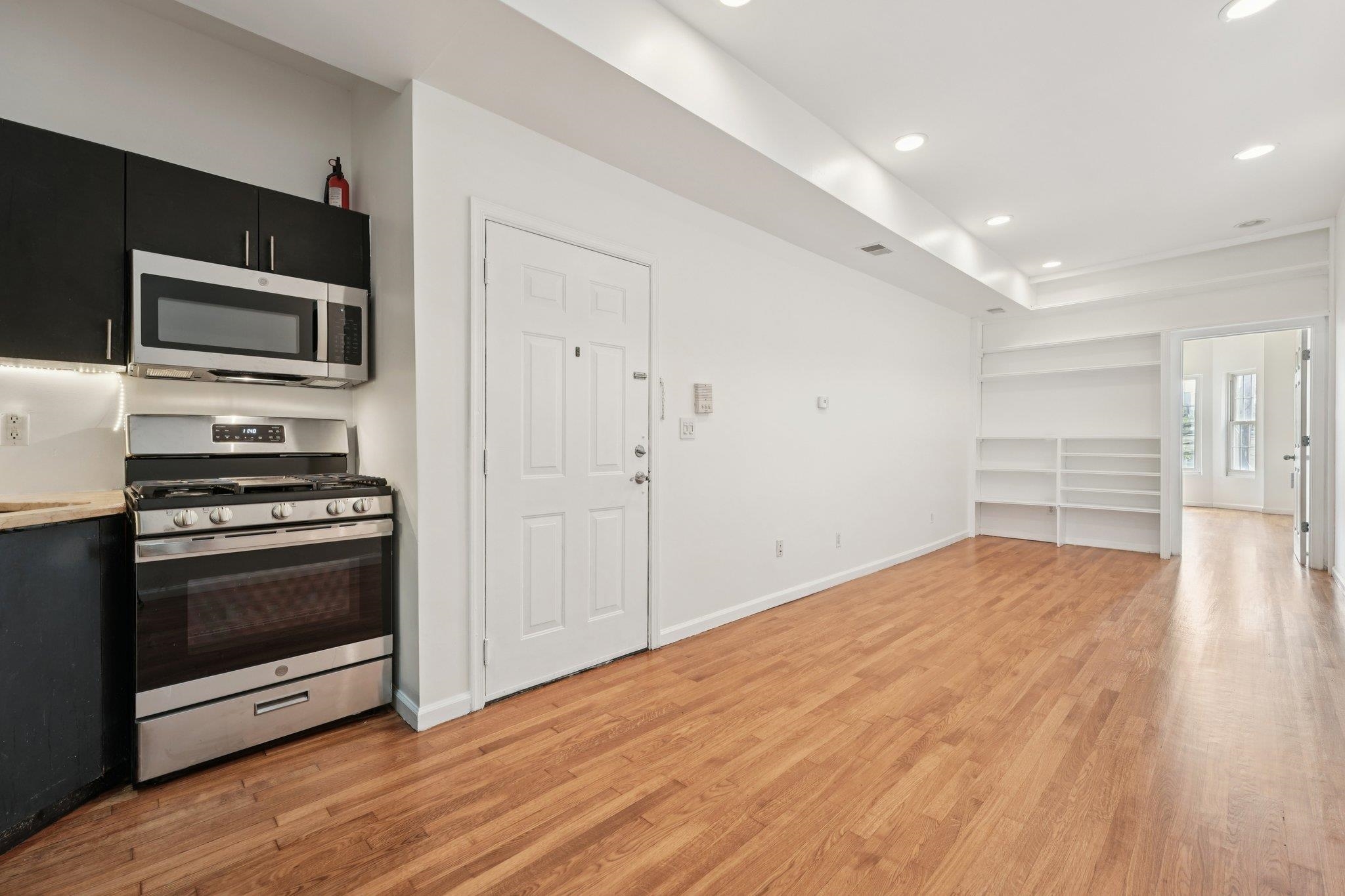 1097 SUMMIT AVE Unit: 2A