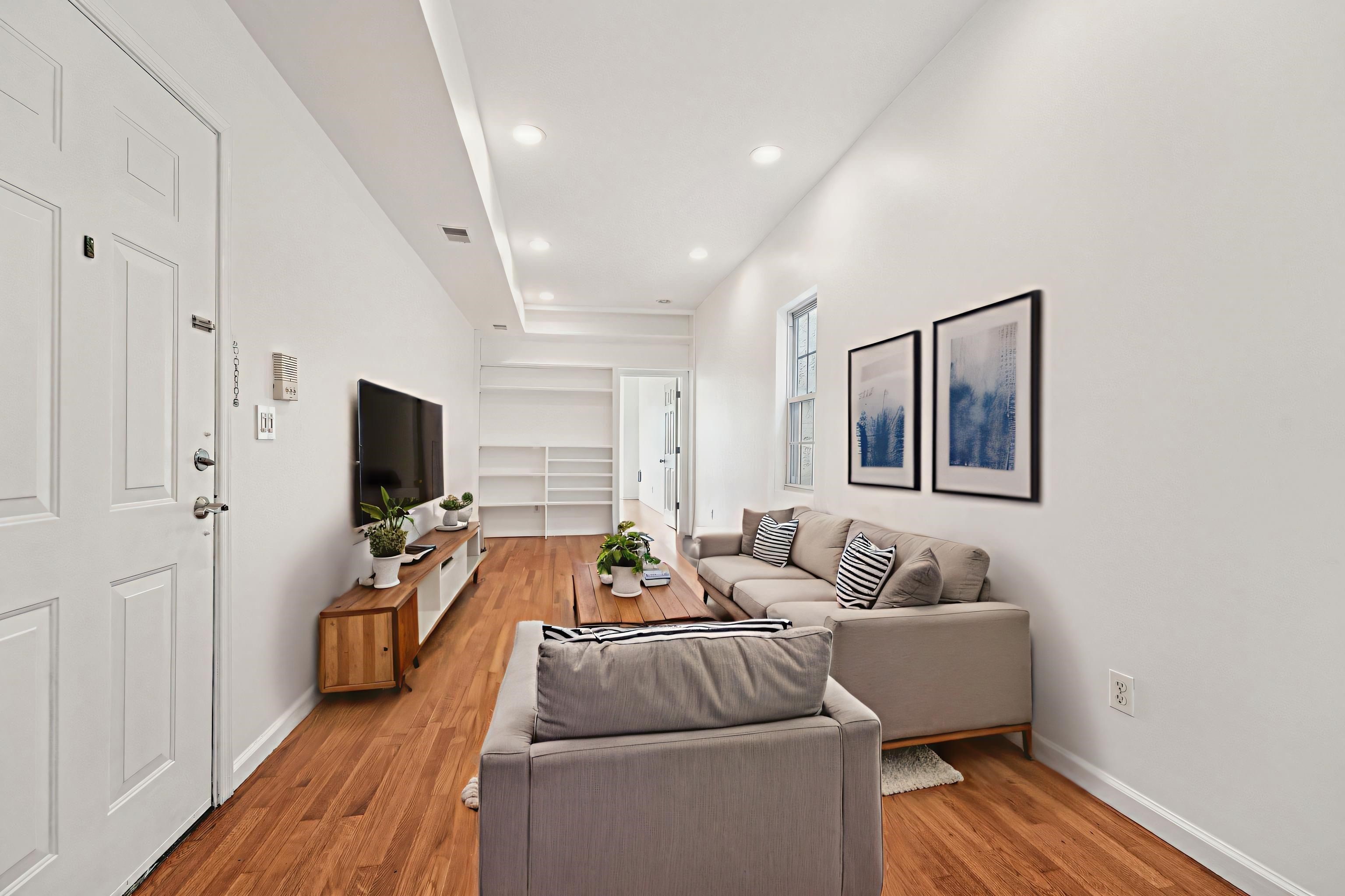 1097 SUMMIT AVE Unit: 2A