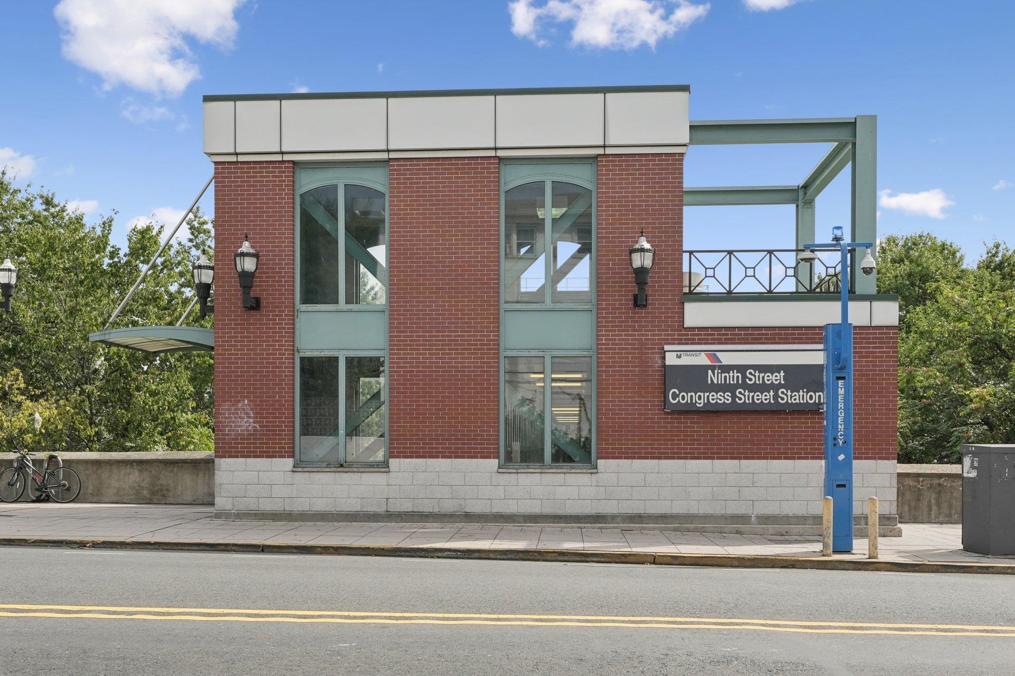 1097 SUMMIT AVE Unit: 2A