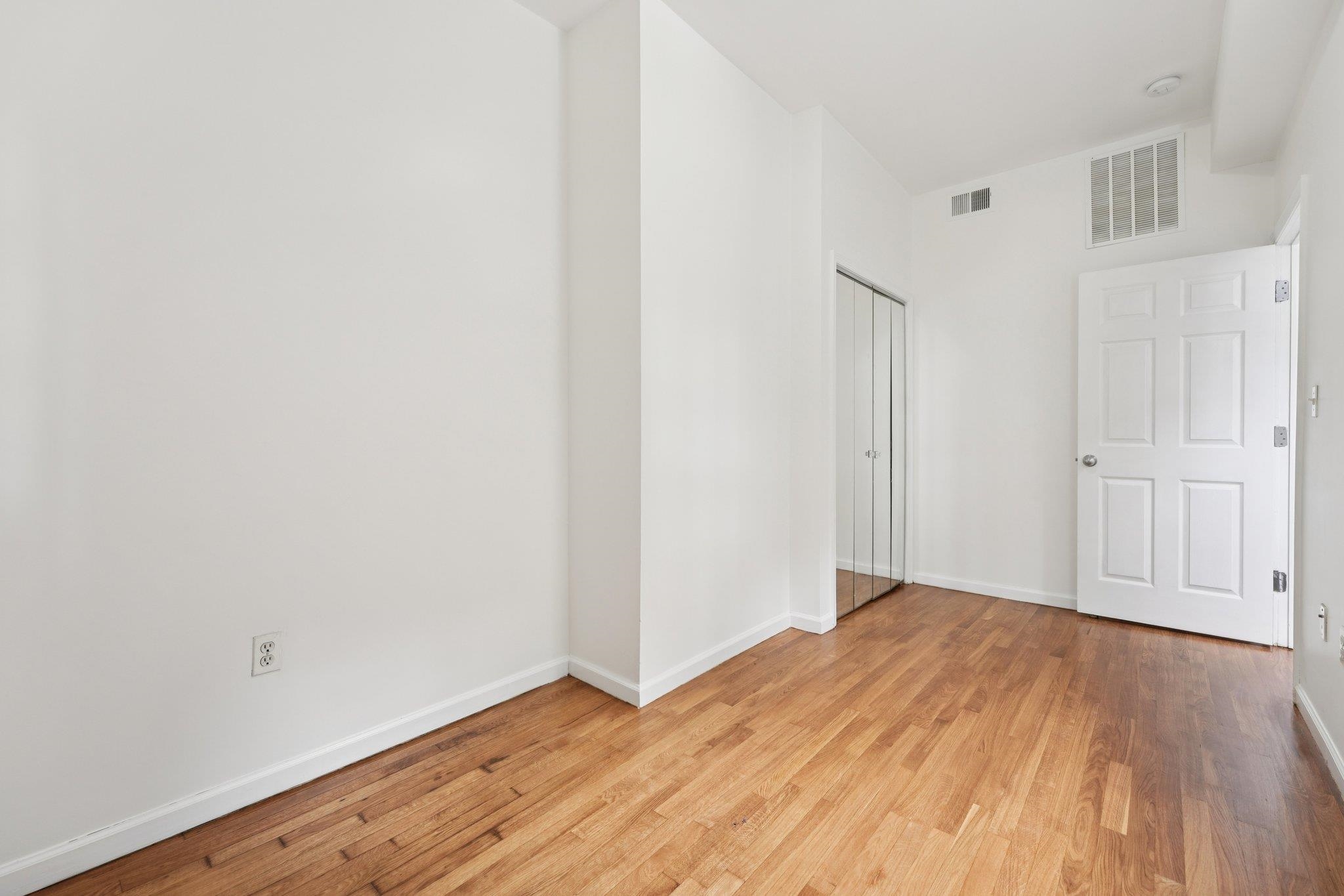 1097 SUMMIT AVE Unit: 2A