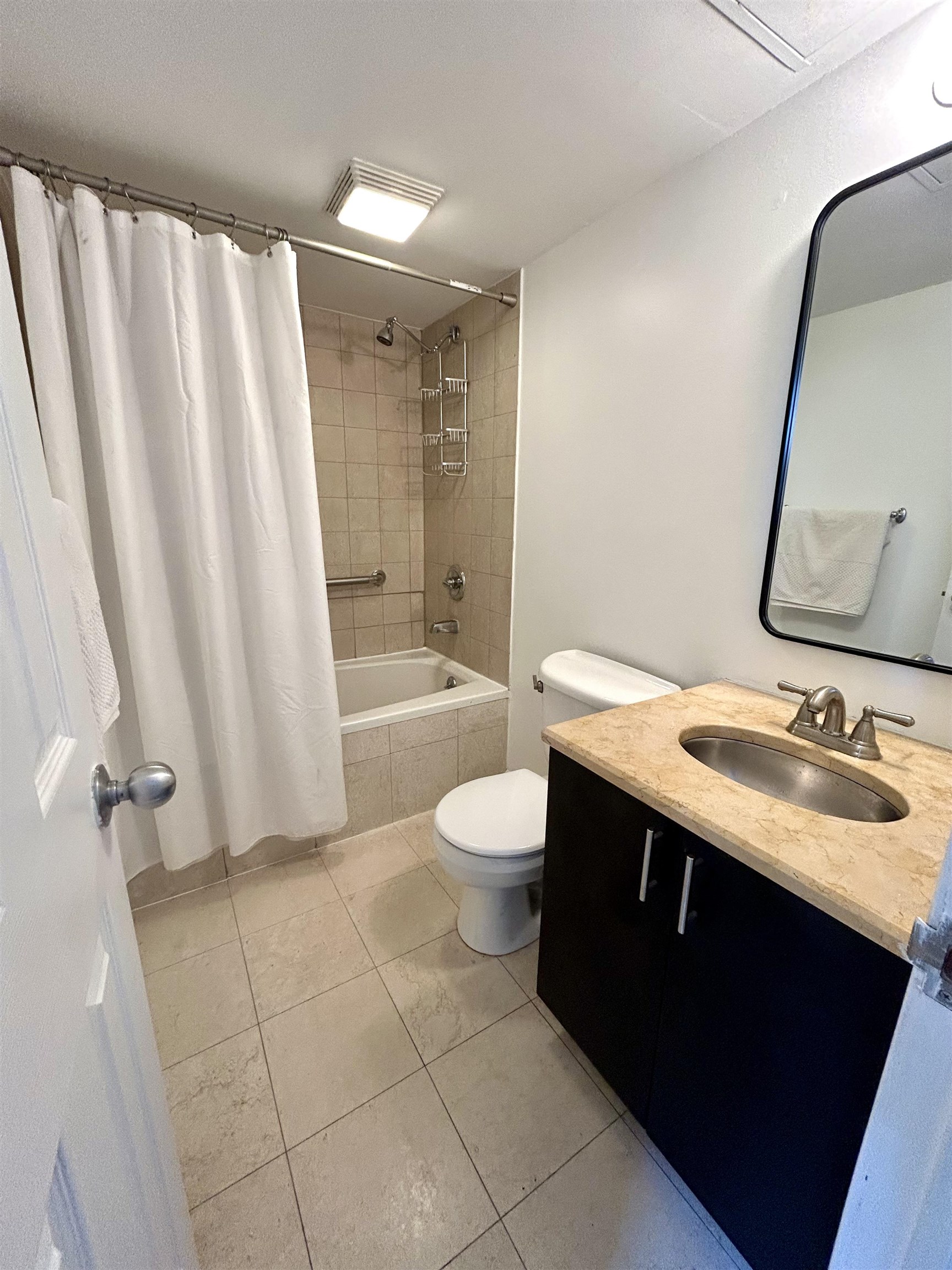 1097 SUMMIT AVE Unit: 2A