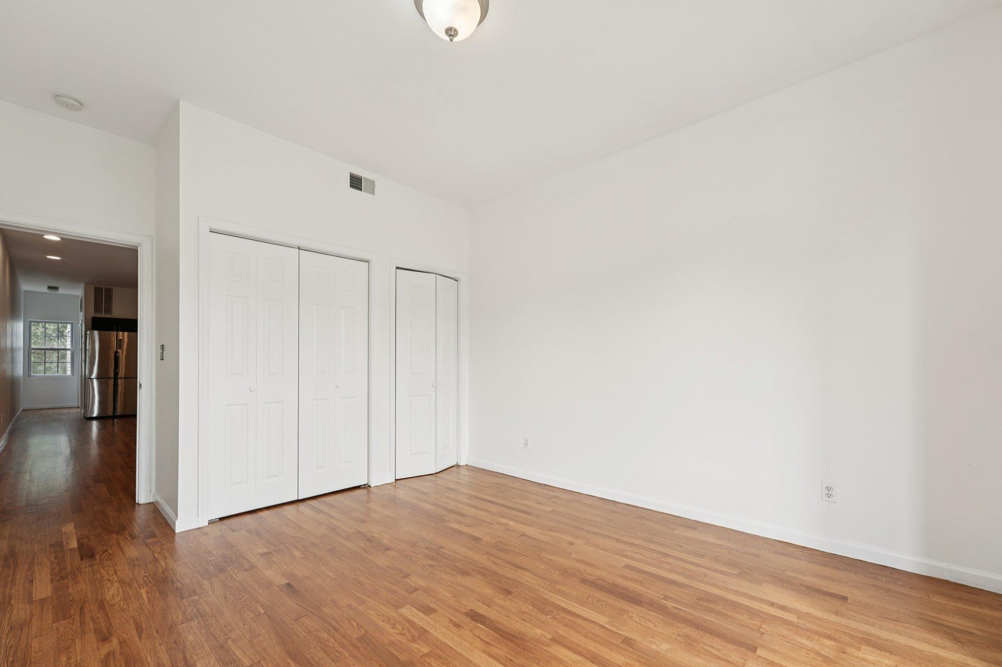 1097 SUMMIT AVE Unit: 2A