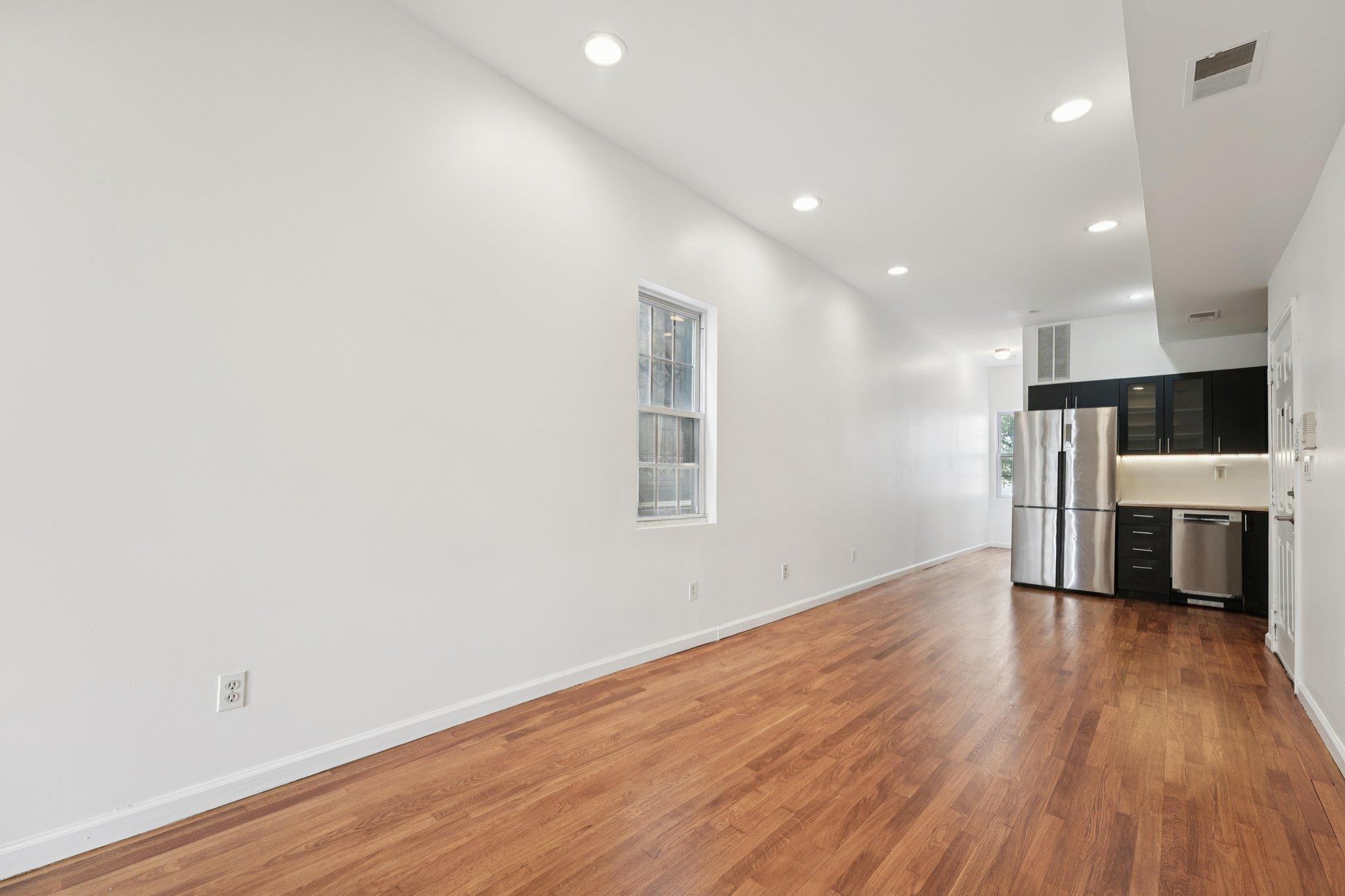 1097 SUMMIT AVE Unit: 2A