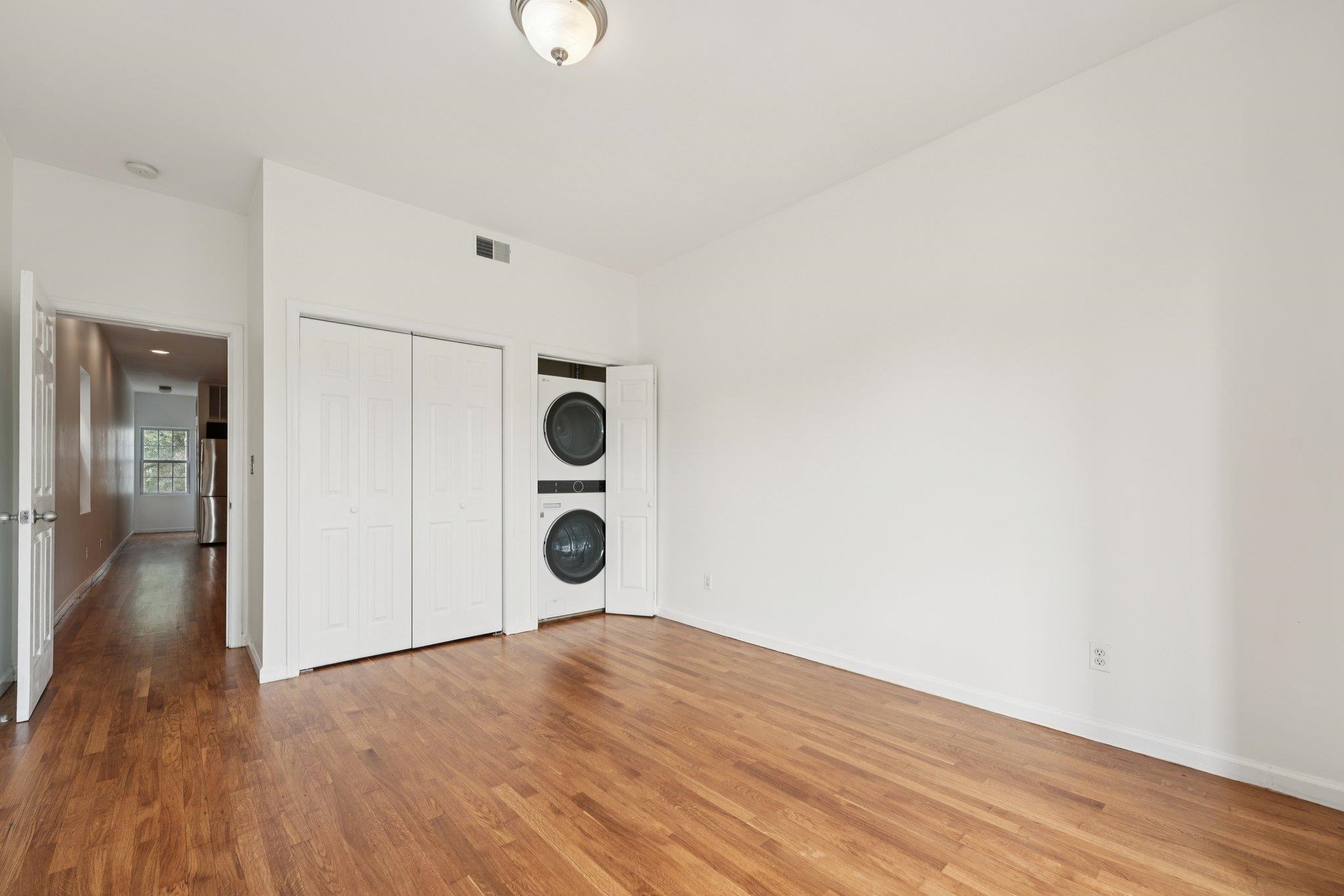1097 SUMMIT AVE Unit: 2A