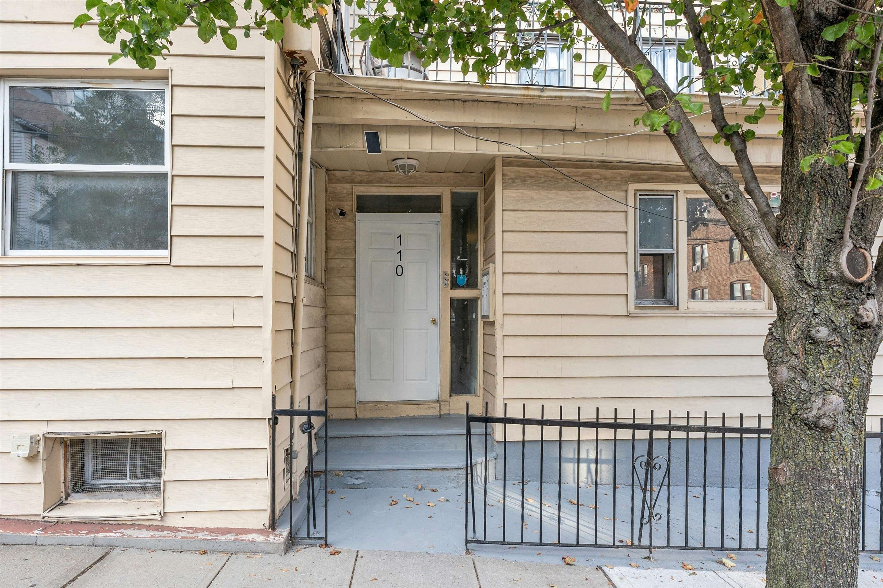 110 34TH ST Unit: #1