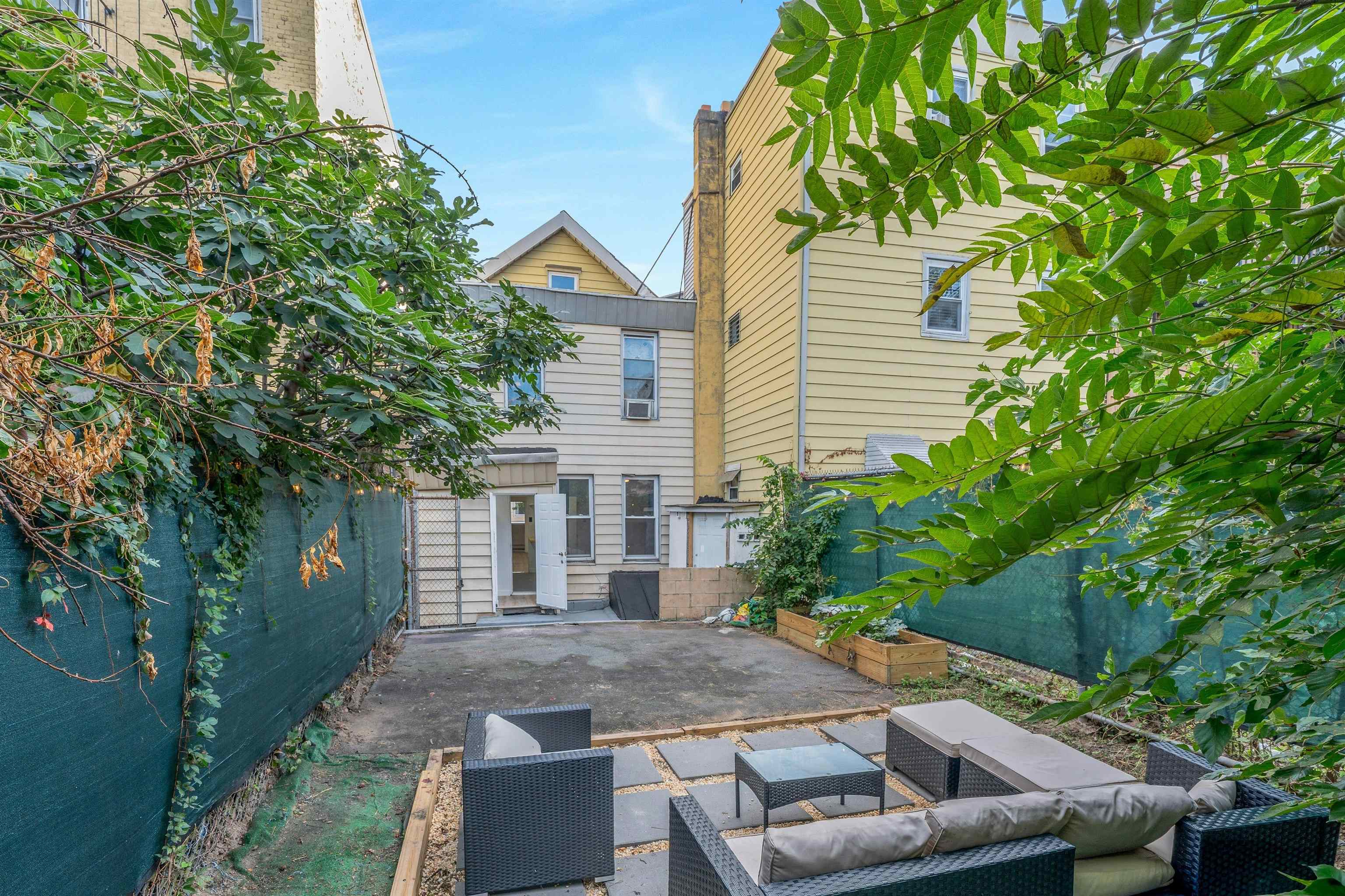 110 34TH ST Unit: #1