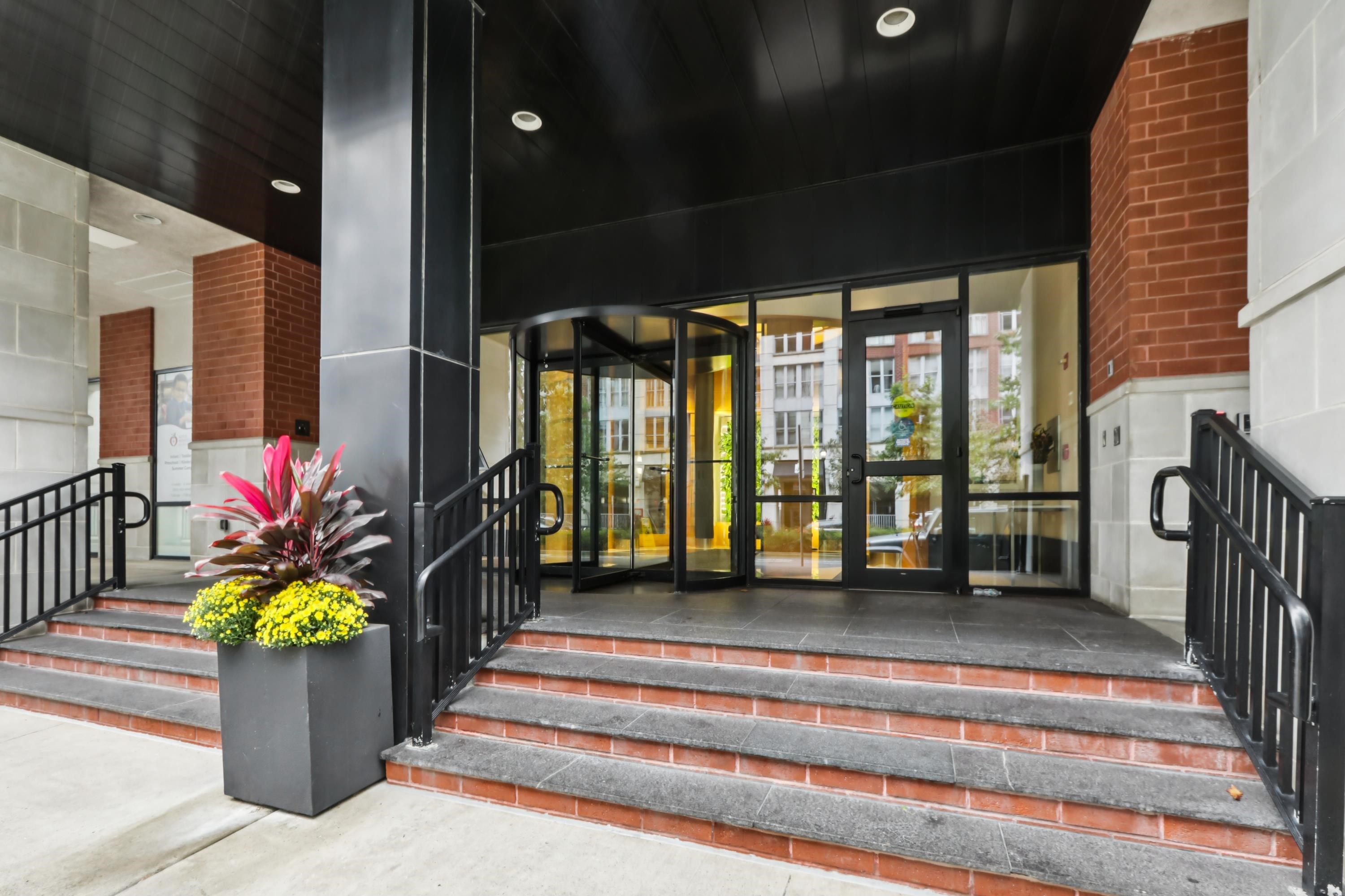 1025 MAXWELL LANE Unit: 1201