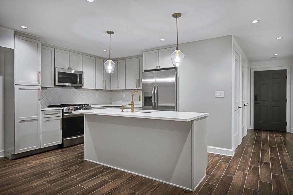 244 4TH ST Unit: 1