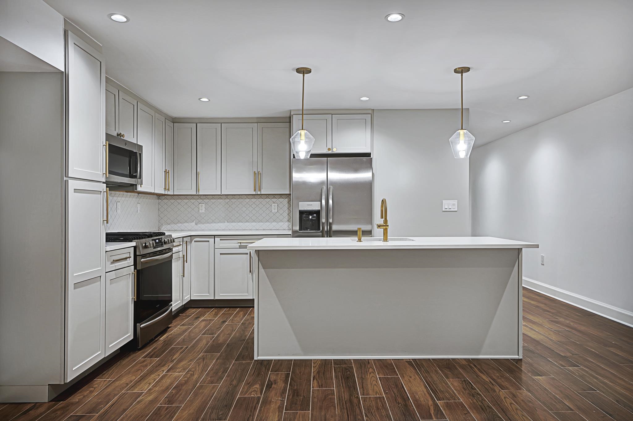 244 4TH ST Unit: 1