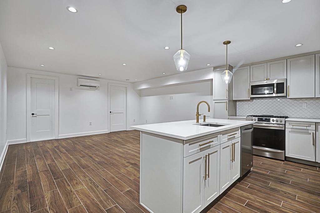 244 4TH ST Unit: 1