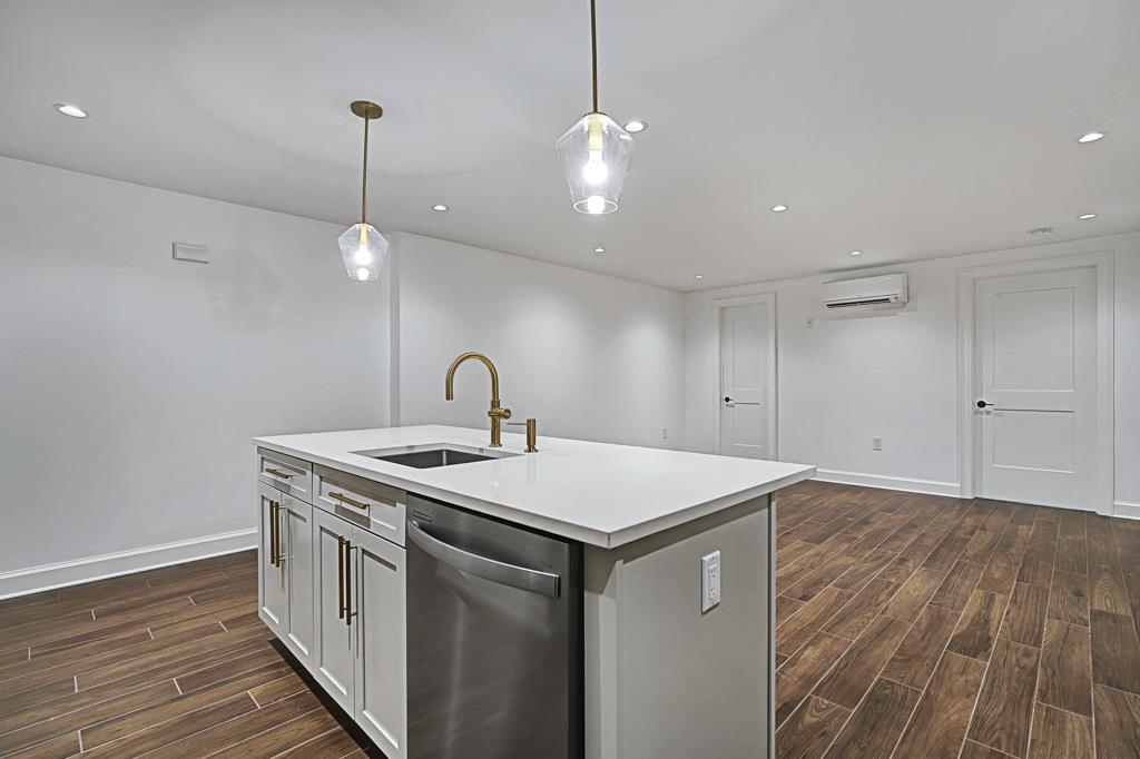 244 4TH ST Unit: 1