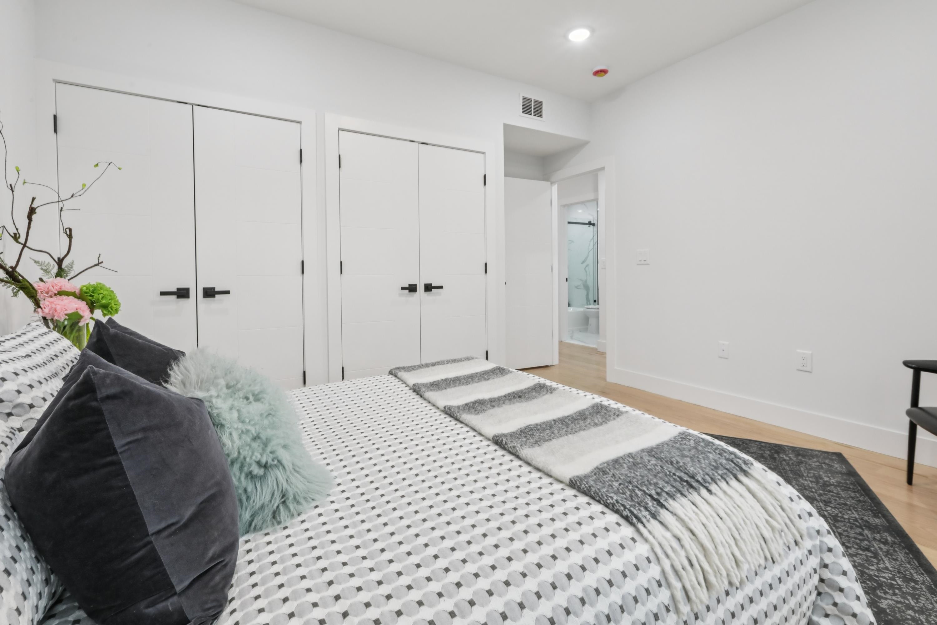 78 BEACON AVE Unit: 2