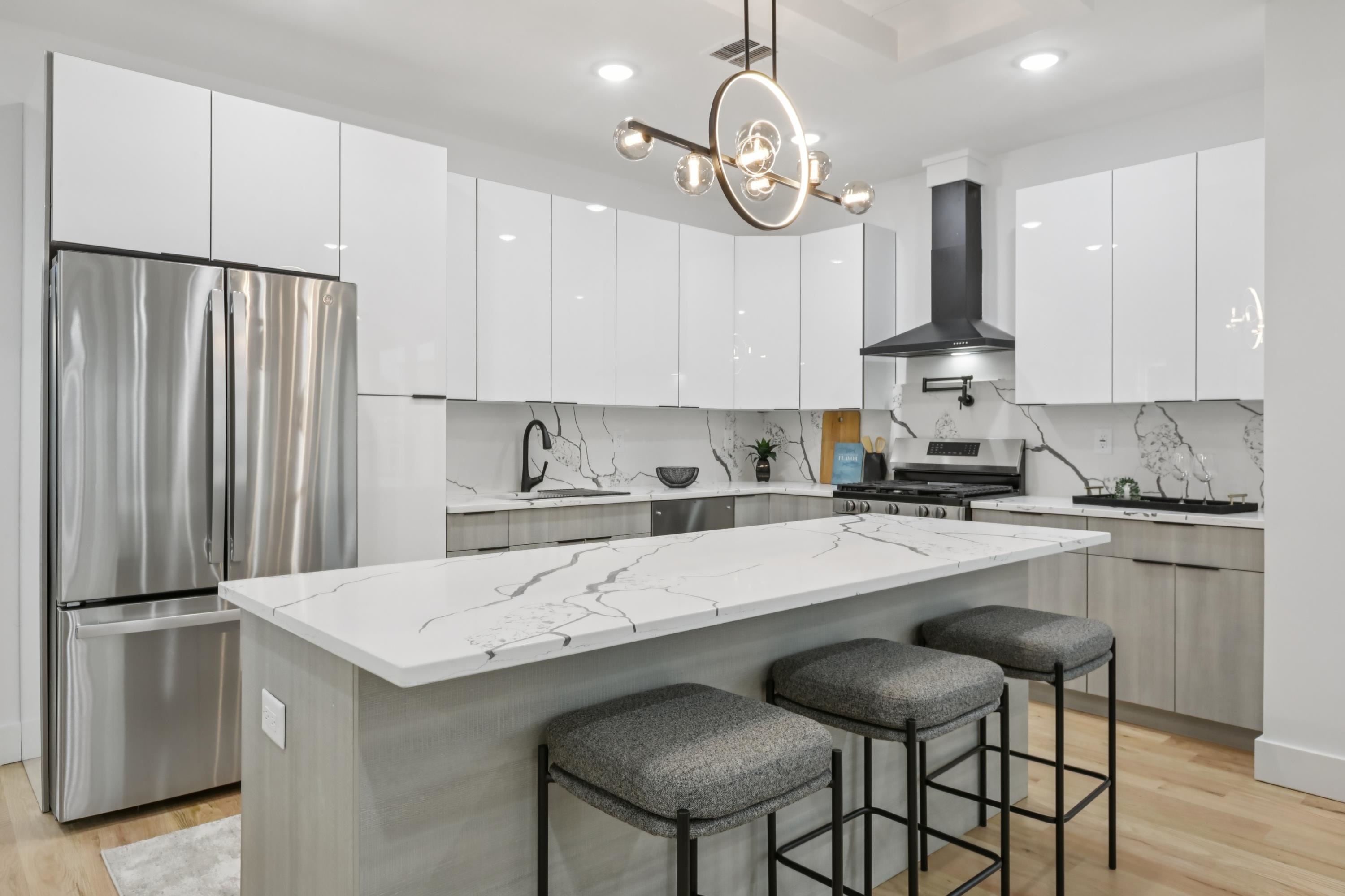 78 BEACON AVE Unit: 2