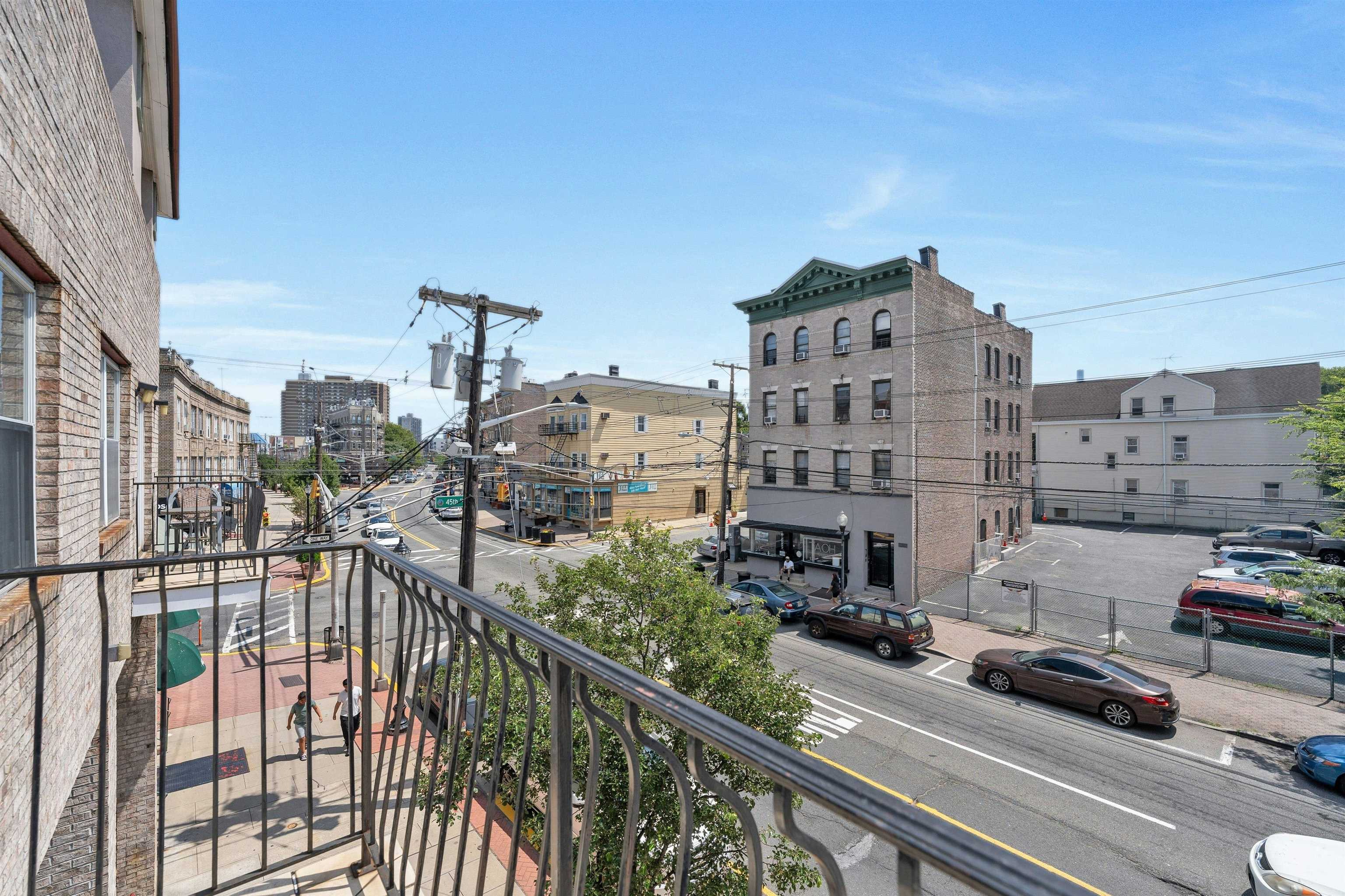 4413 PARK AVE Unit: 2L