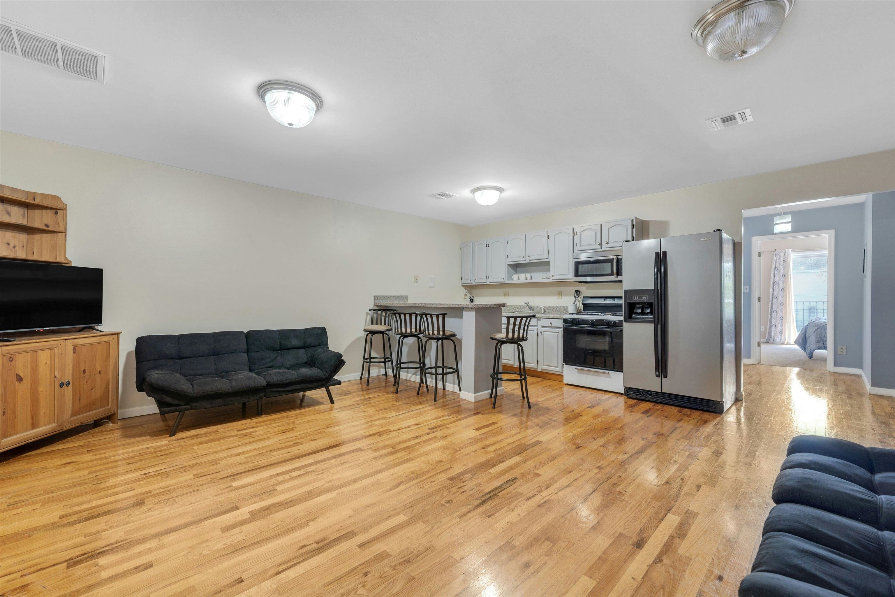 4413 PARK AVE Unit: 2L