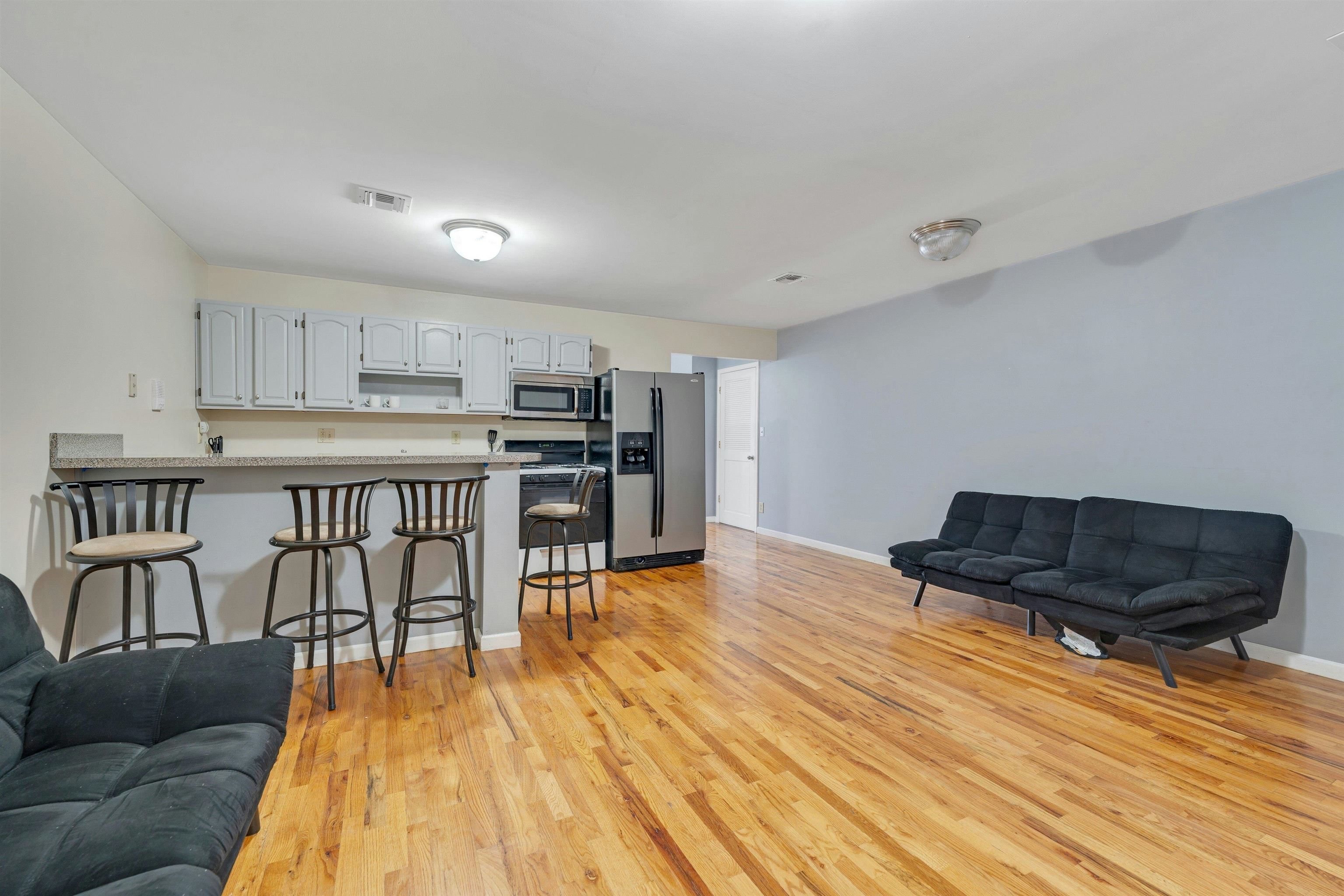 4413 PARK AVE Unit: 2L