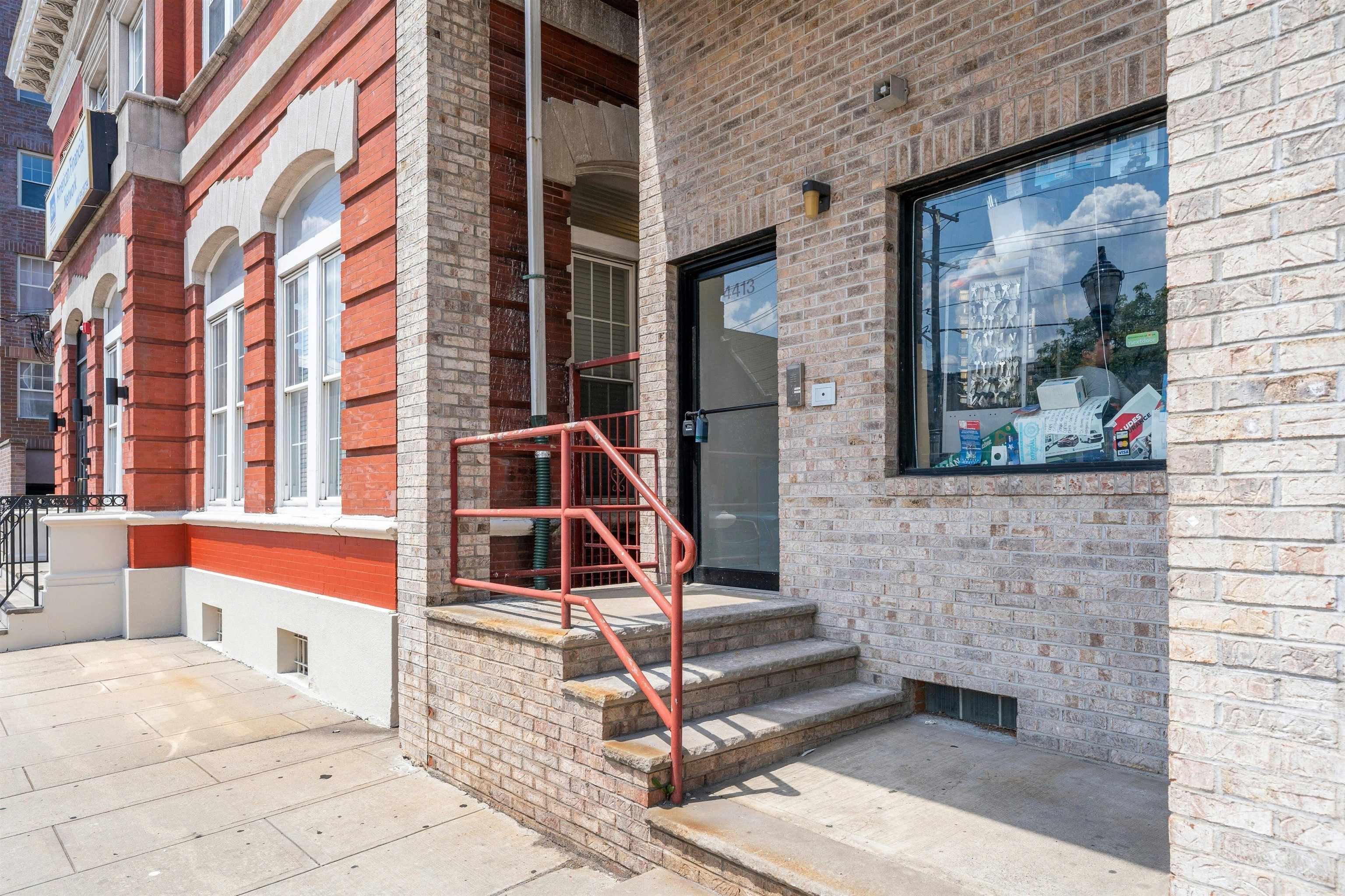 4413 PARK AVE Unit: 2L