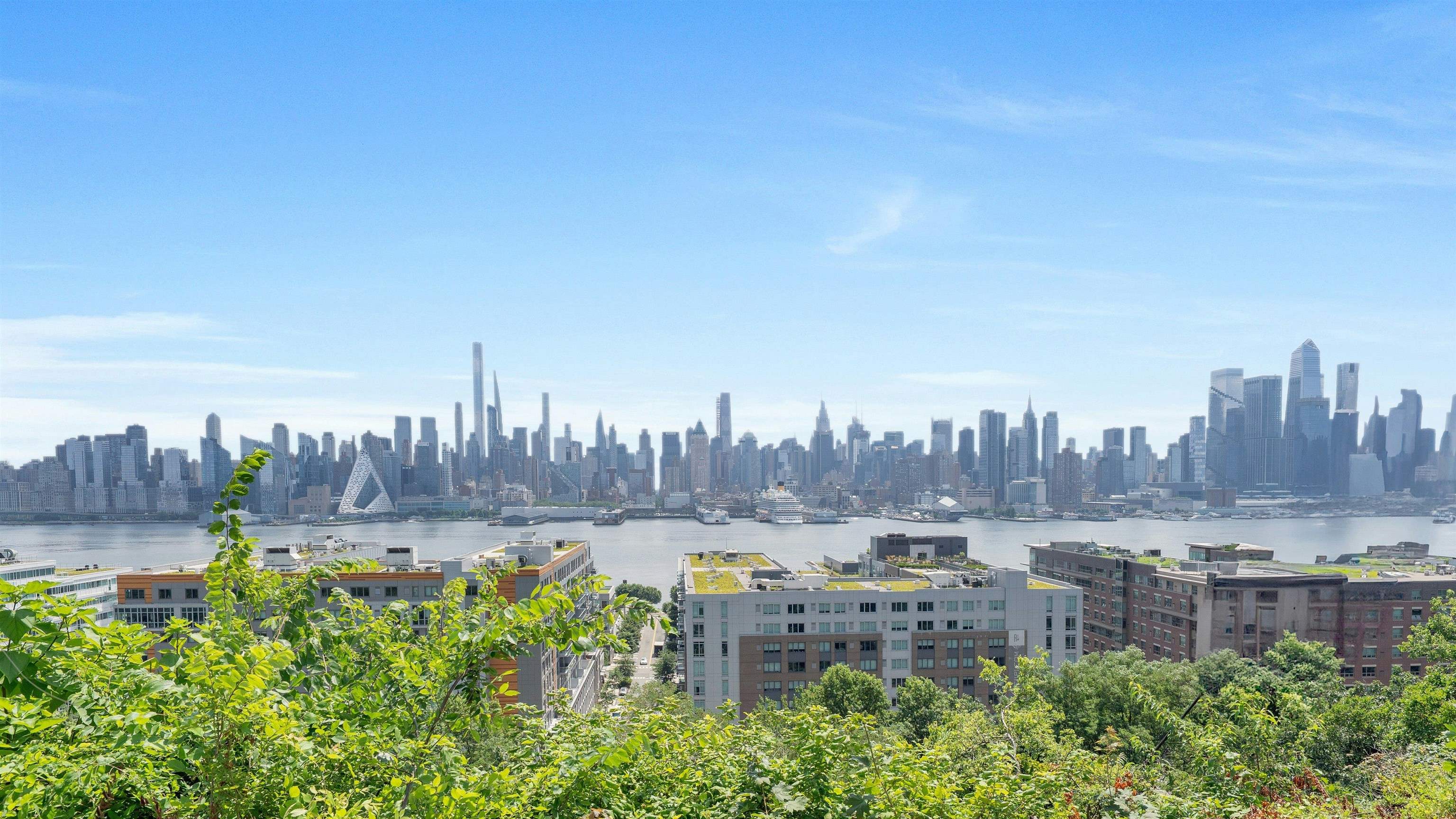 4413 PARK AVE Unit: 2L