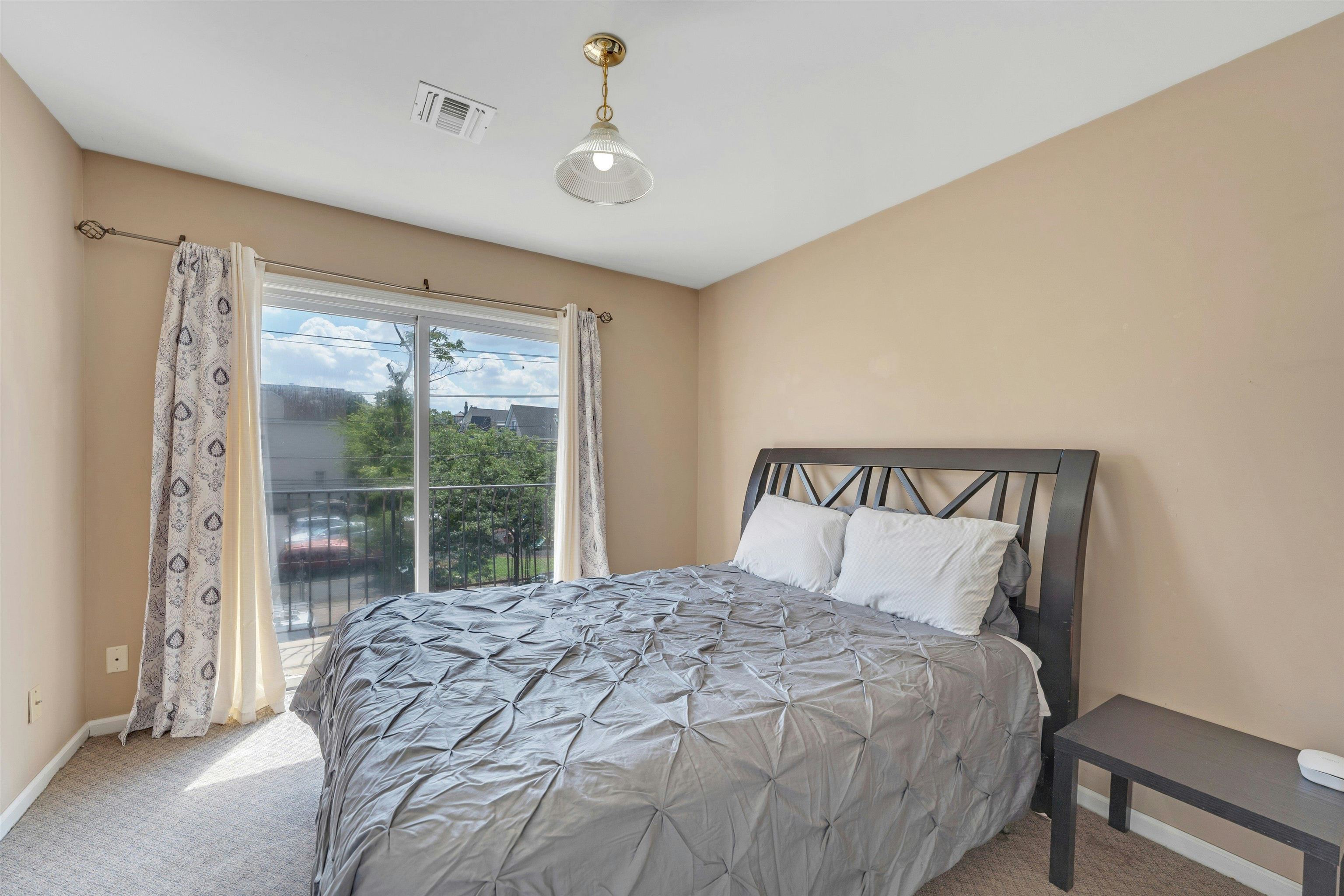 4413 PARK AVE Unit: 2L