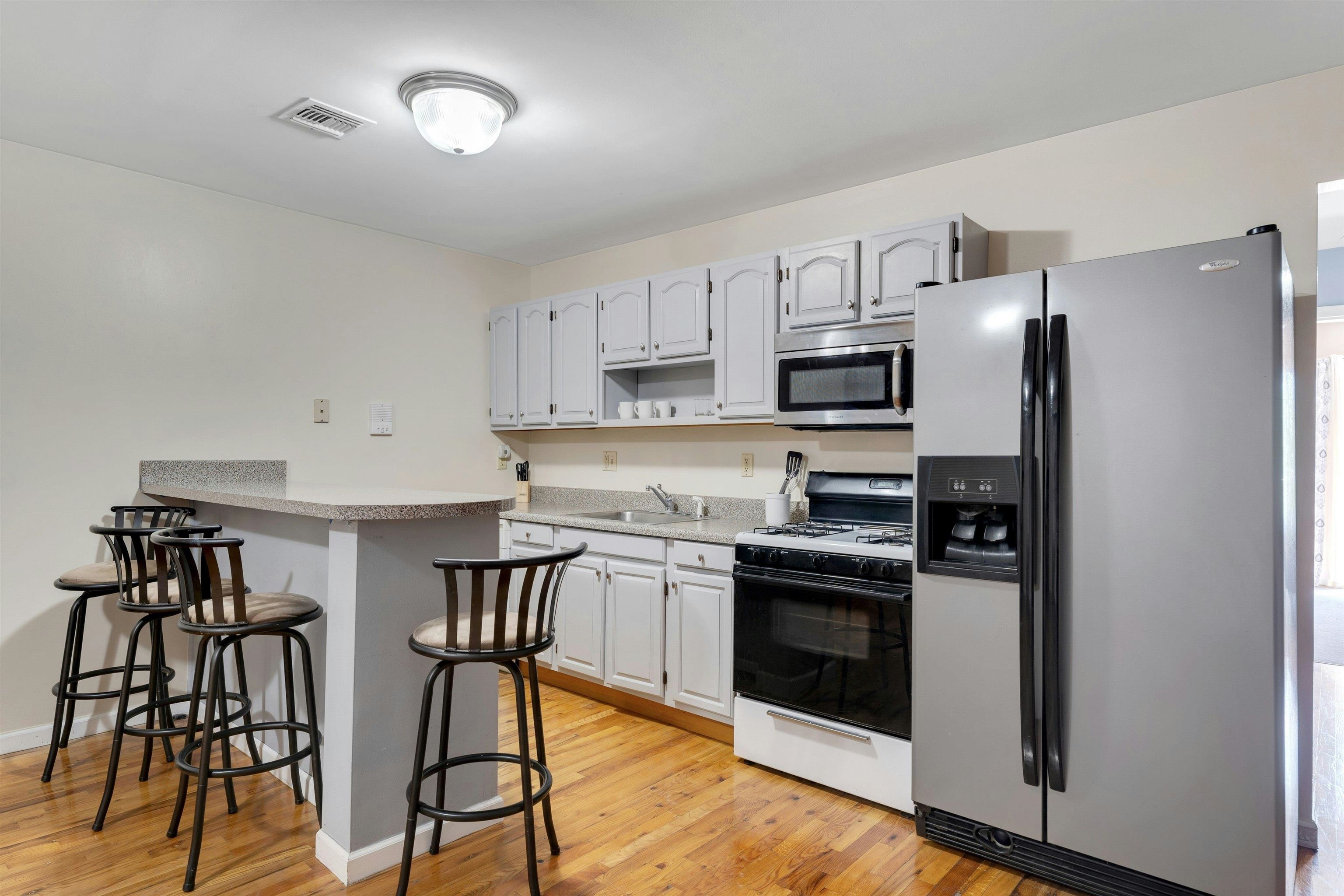 4413 PARK AVE Unit: 2L